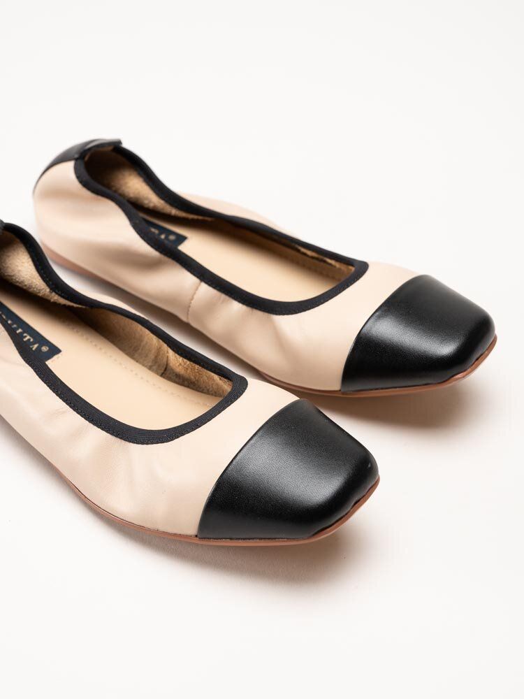 Novita - Amendola - Beige ballerina med svarta detaljer