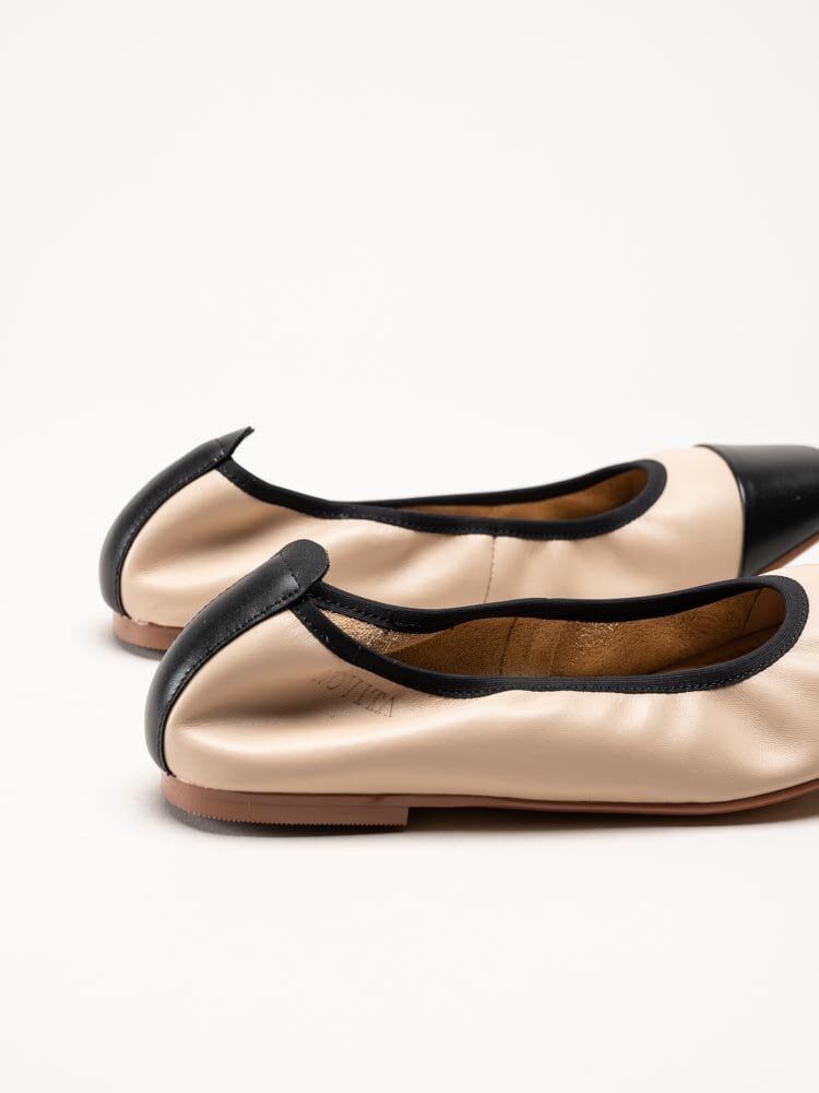 Novita - Amendola - Beige ballerina med svarta detaljer