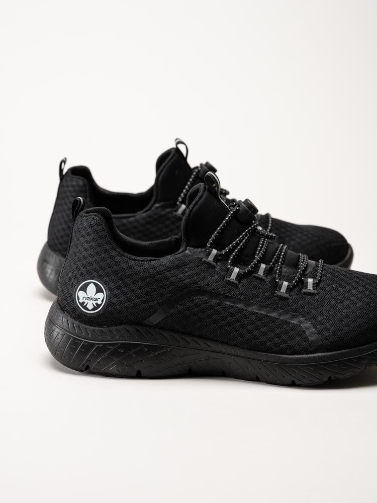Rieker - Svarta slip on sneakers i textil