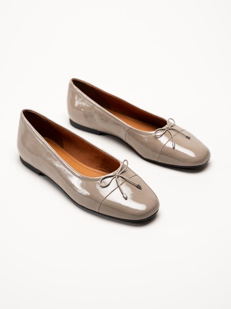 Vagabond - Jolin - Beiga ballerinaskor i lackskinn
