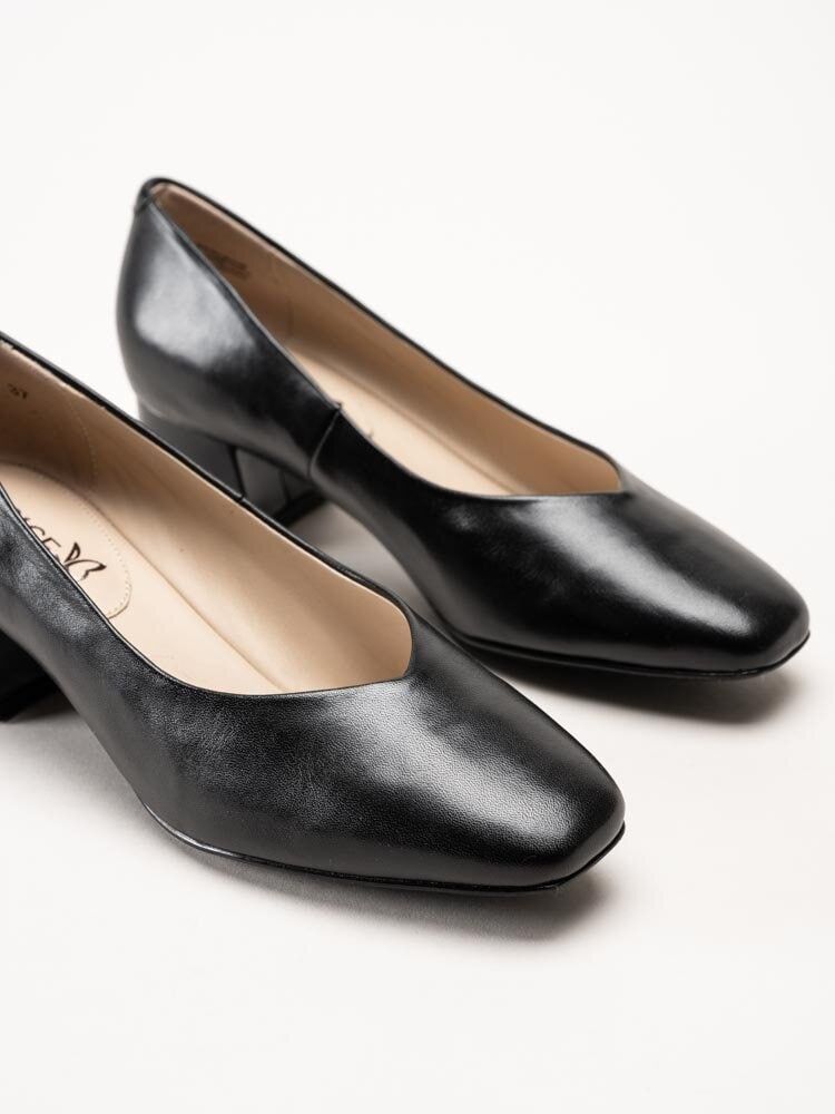 Caprice - Svarta klassiska pumps i skinn