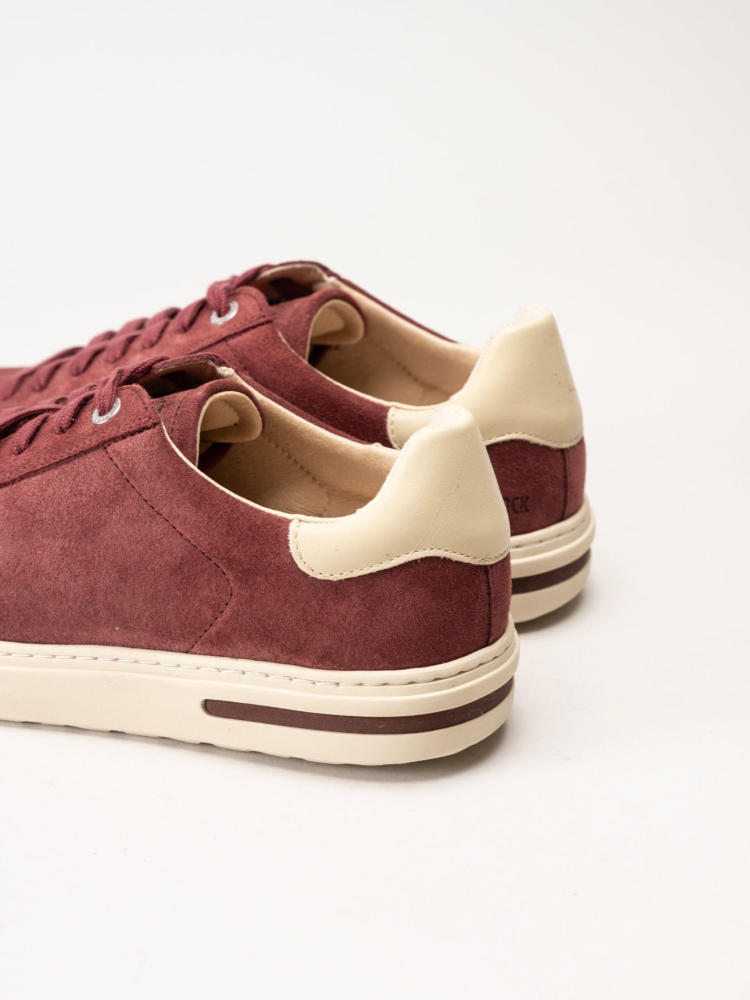 Birkenstock - Arizona Bend Low Suede - Vinröda sneakers i mocka