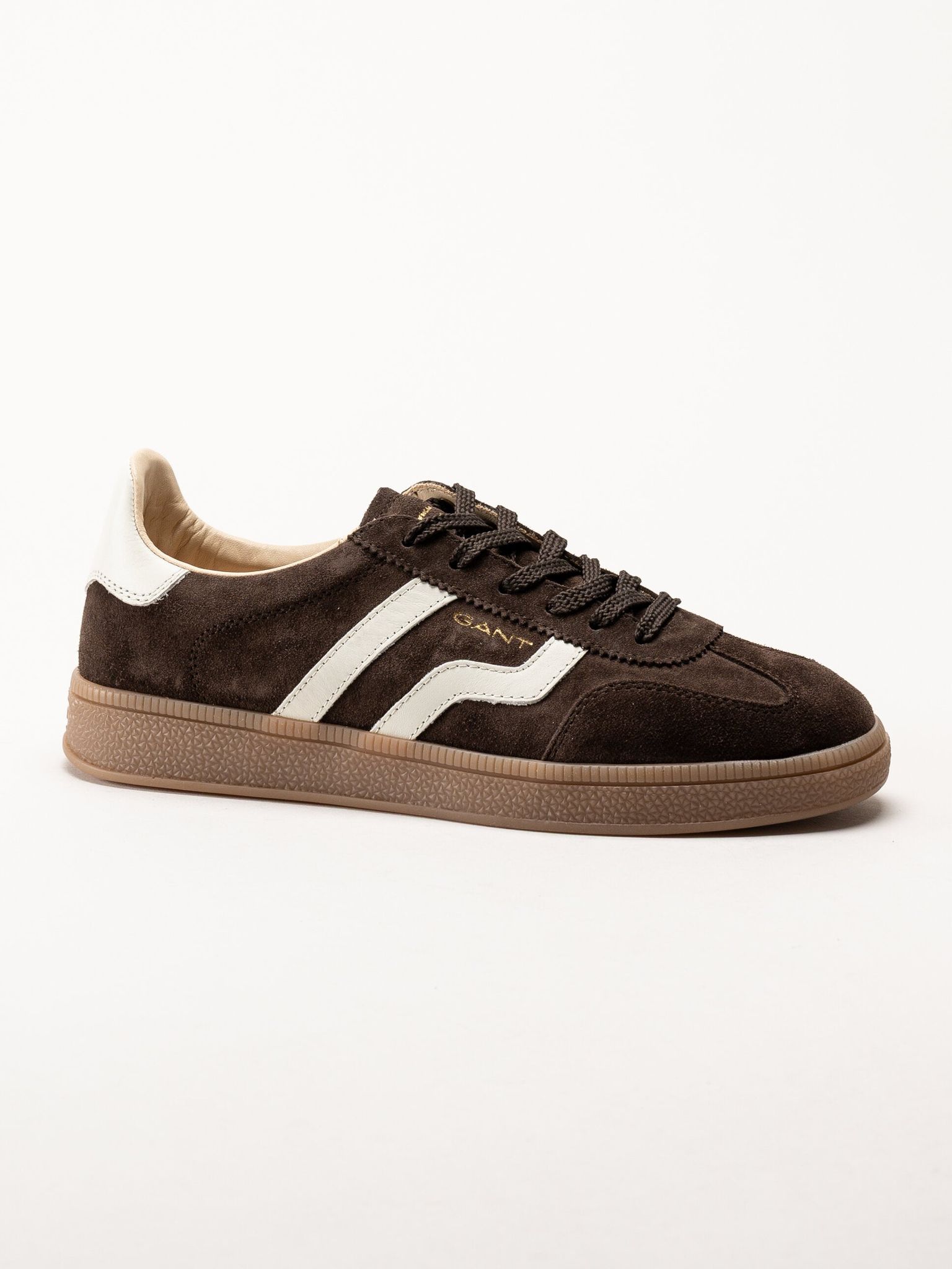 Gant Footwear - Cuzima Sneaker - Mörkbruna retro sneakers i mocka med skinndetaljer