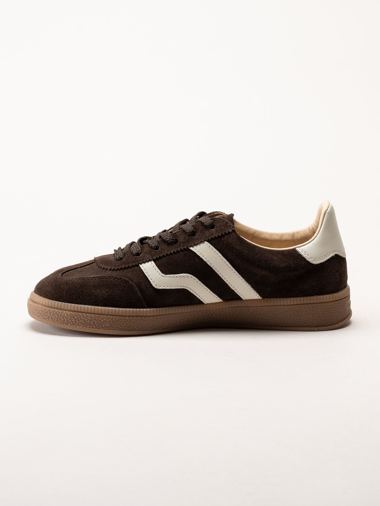 Gant Footwear - Cuzima Sneaker - Mörkbruna retro sneakers i mocka med skinndetaljer