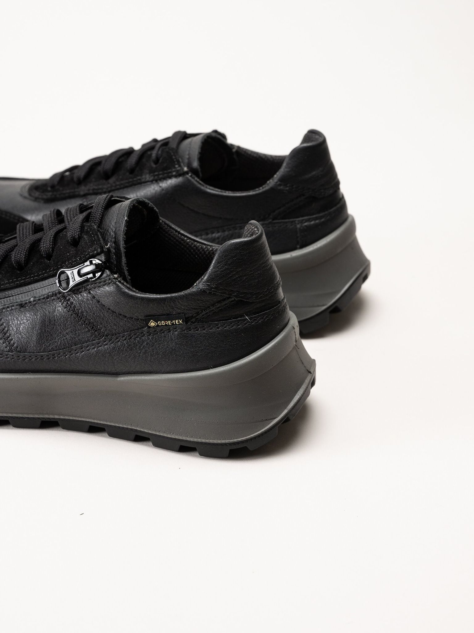 Legero - T4 Run - Svarta sportiga promenadskor i skinn