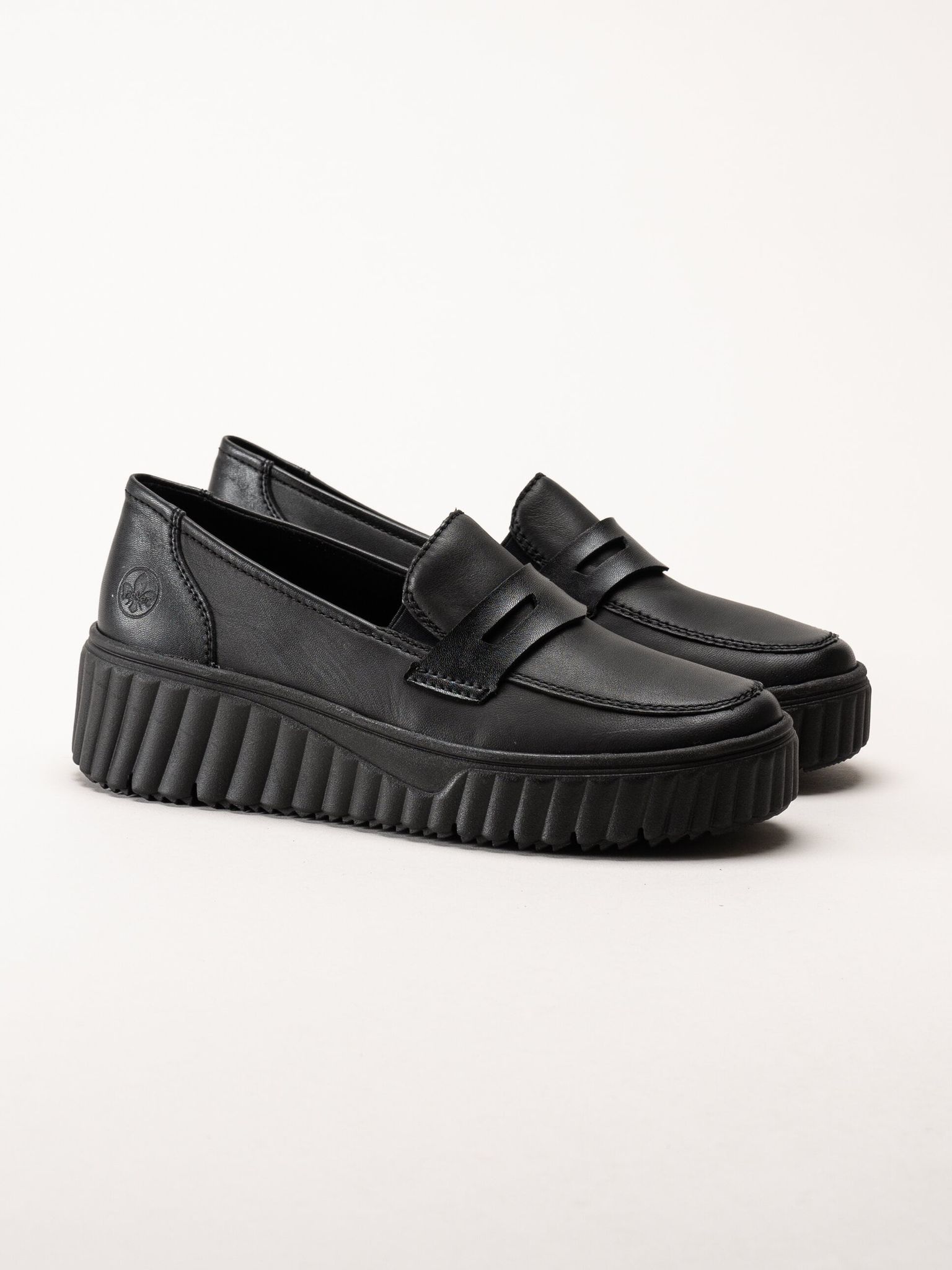 Rieker - Svarta loafers i skinn