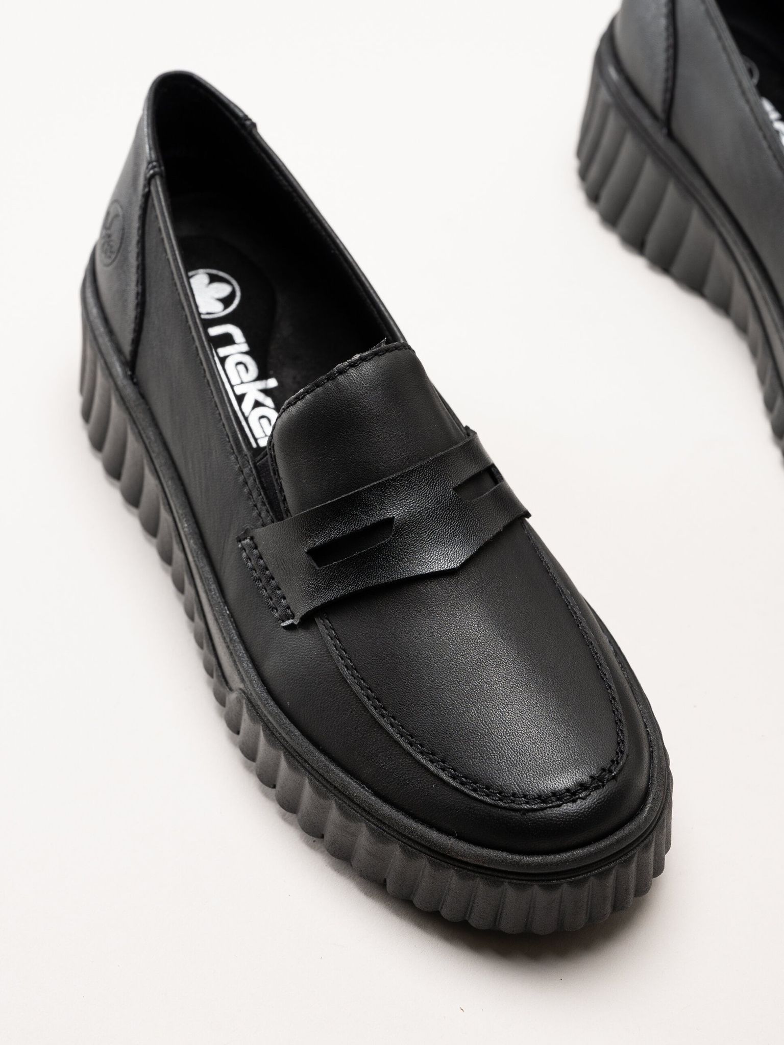 Rieker - Svarta loafers i skinn
