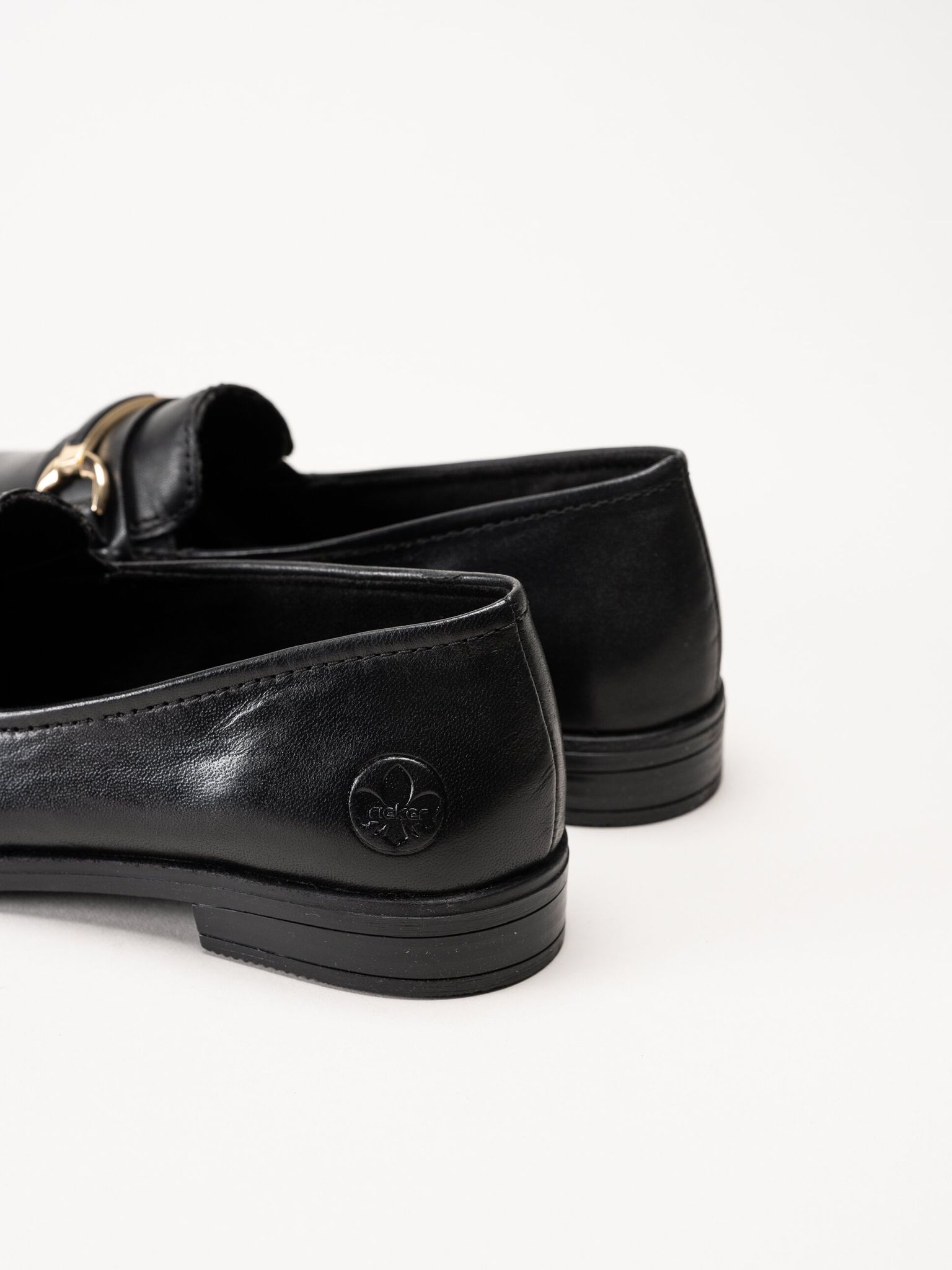 Svarta loafers i skinn