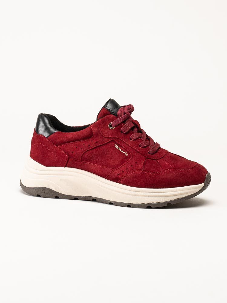 Tamaris - Vinröda sneakers i mocka
