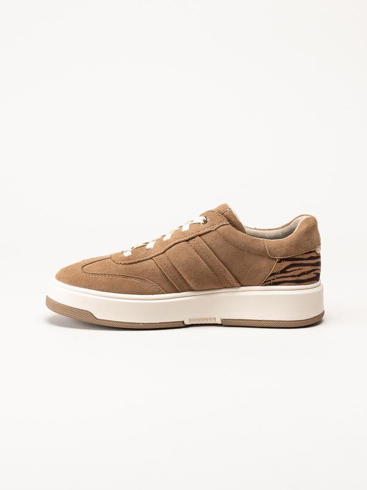 Tamaris - Beige slip on sneakers i mocka