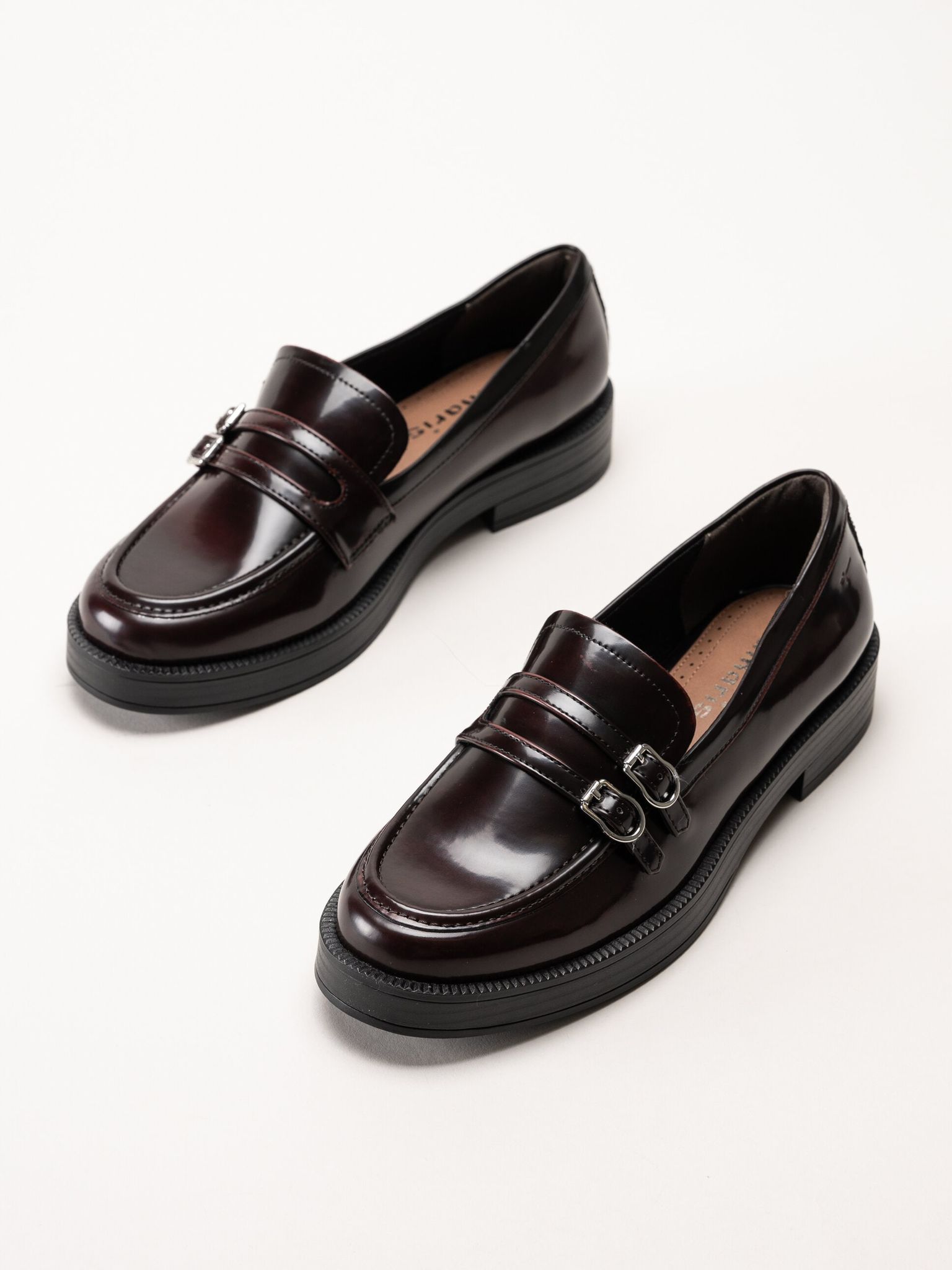 Tamaris - Vinröda loafers i polidosyntet