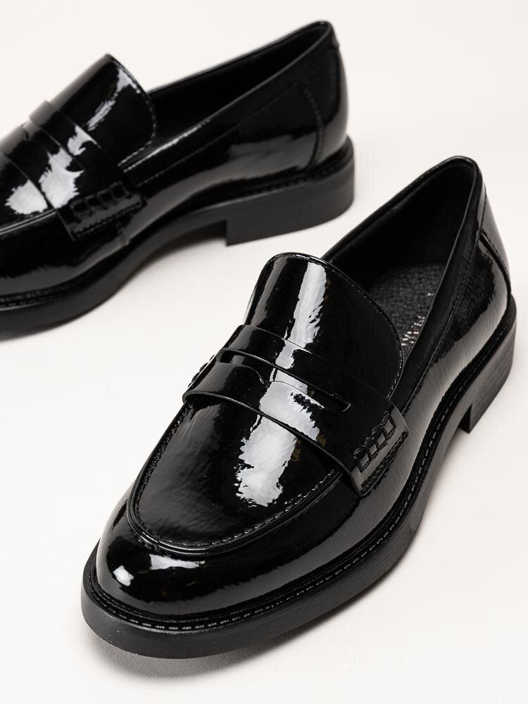 Marco Tozzi - Svarta loafers i syntetlack