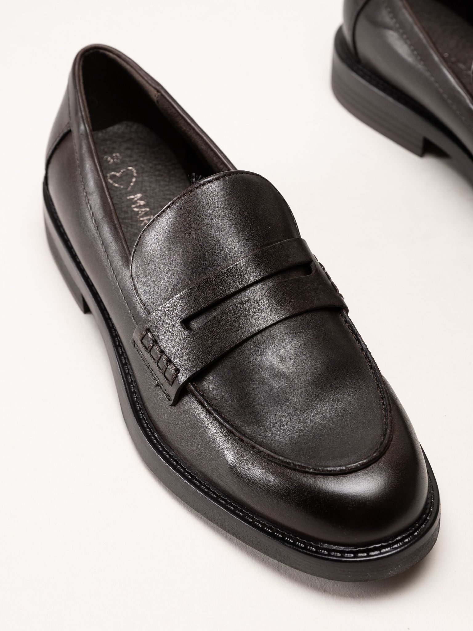 Marco Tozzi - Mörkbruna loafers i skinn