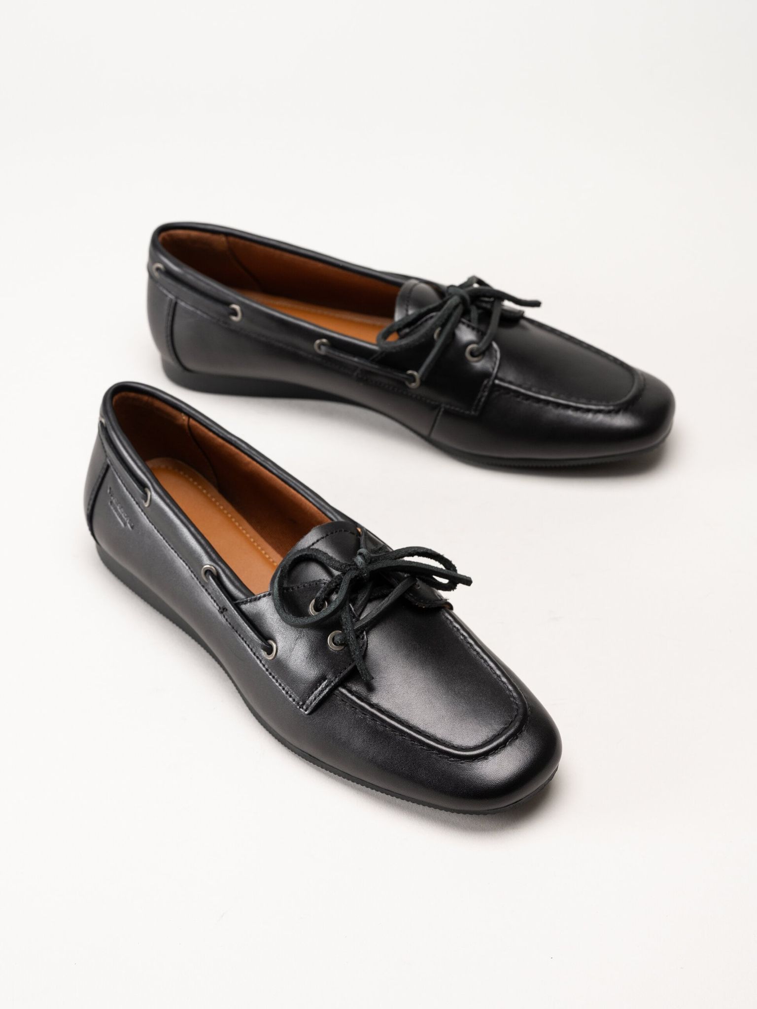 Vagabond - Hillary - Svarta båt-inspirerade skinnskor