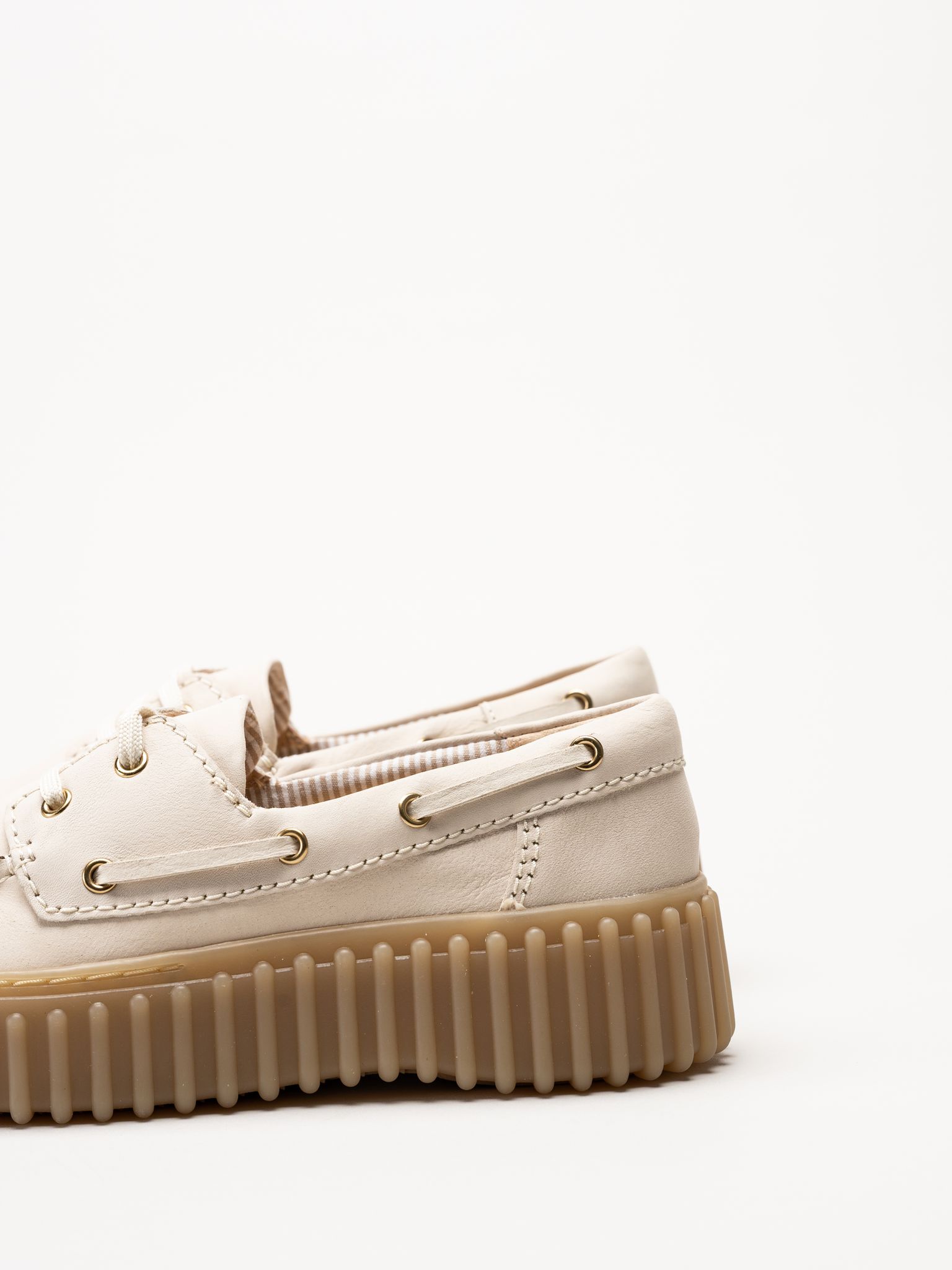 Clarks - Torhill Boat - Offwhite snörskor i nubuck