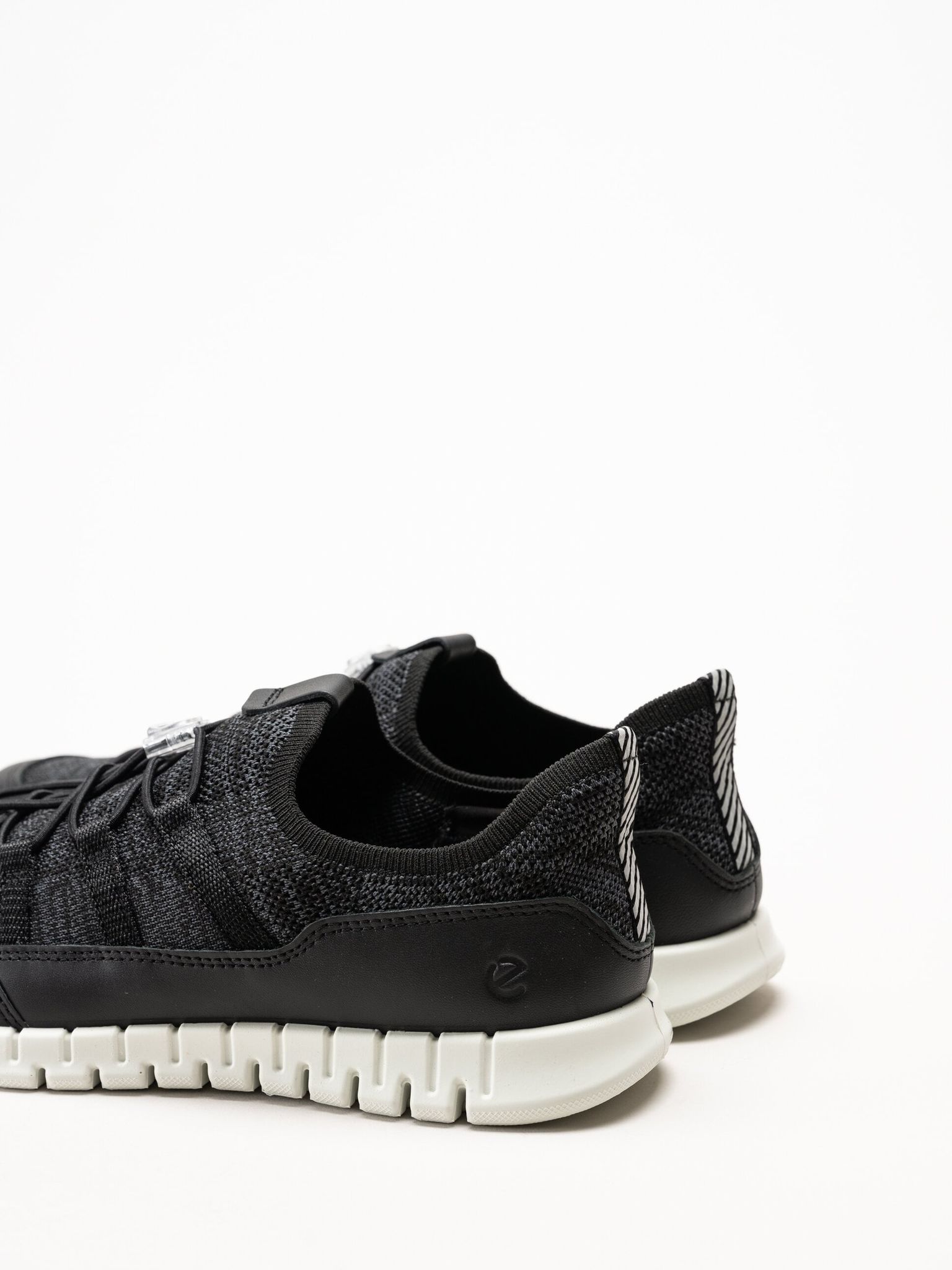 Ecco - Gruuv Lite W Tex sneaker - Svarta sneakers i mesh