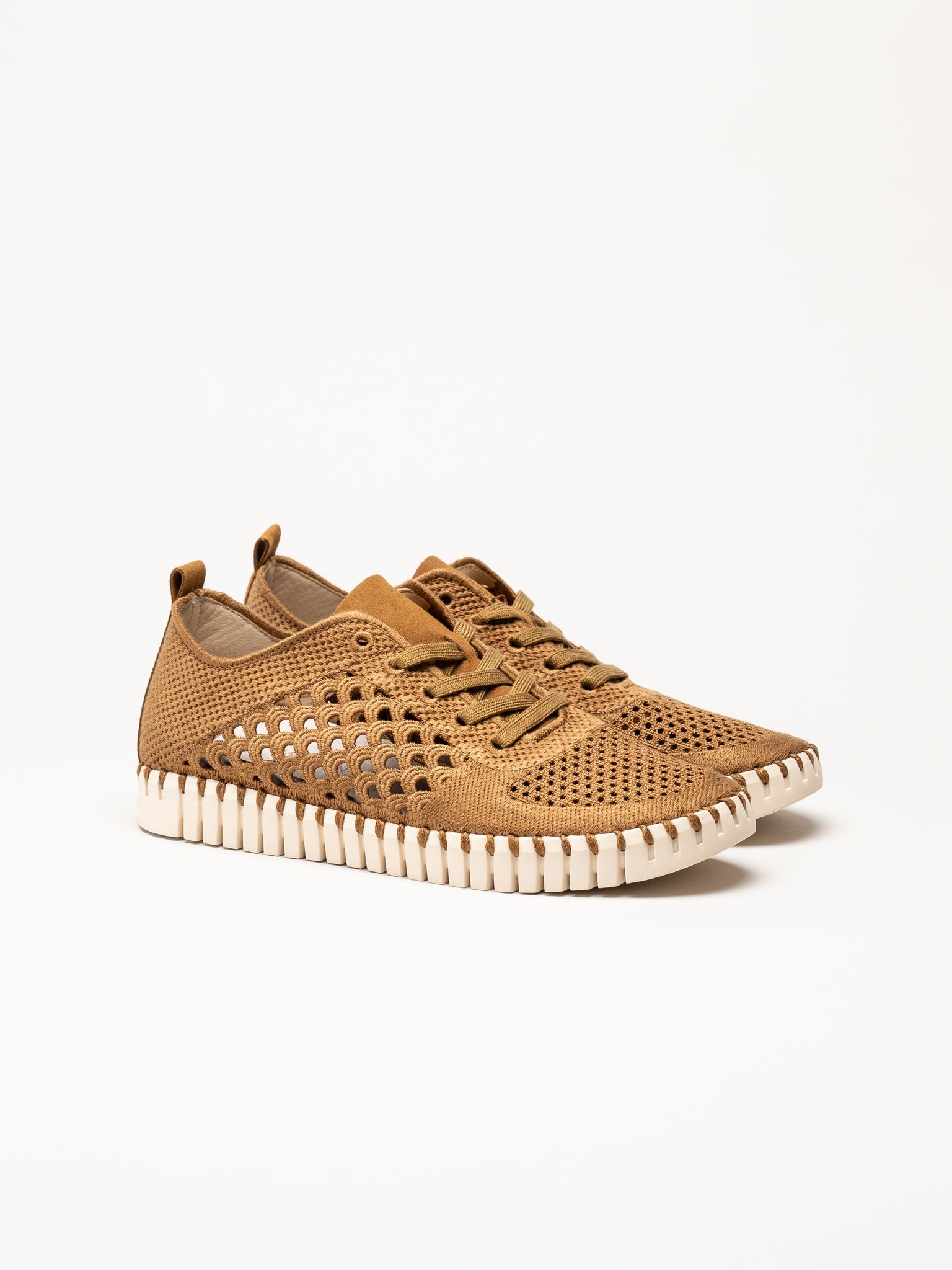 Ilse Jacobsen - Tulip Embroidery - Bruna perforerade sneakers