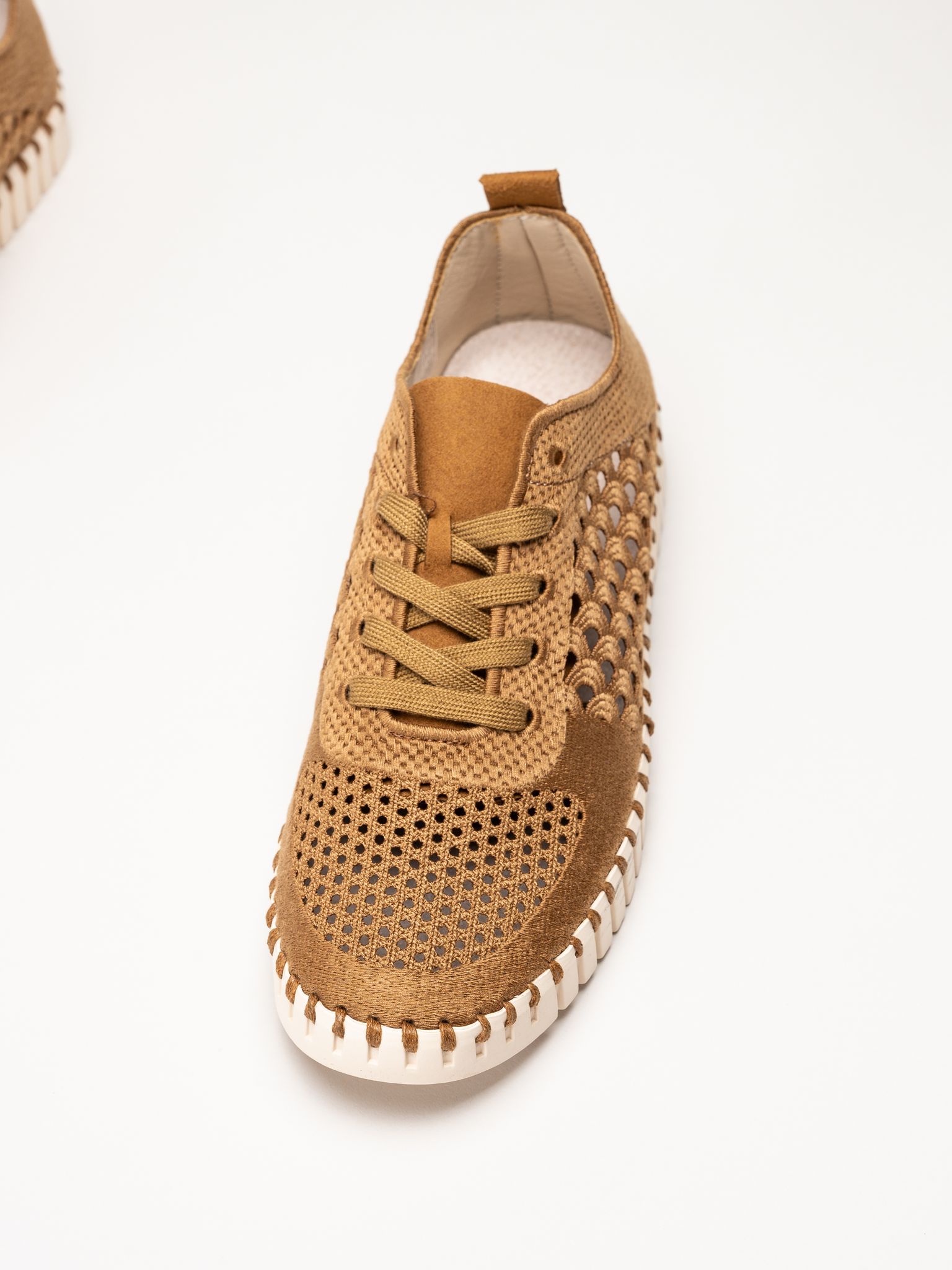 Ilse Jacobsen - Tulip Embroidery - Bruna perforerade sneakers