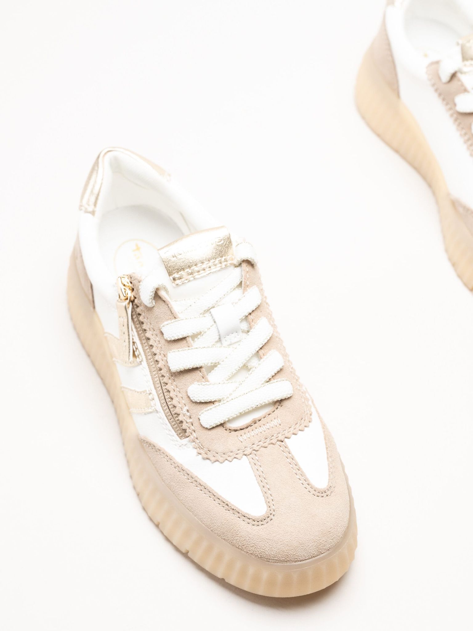 Tamaris Comfort - Beige sneakers i skinn och mocka