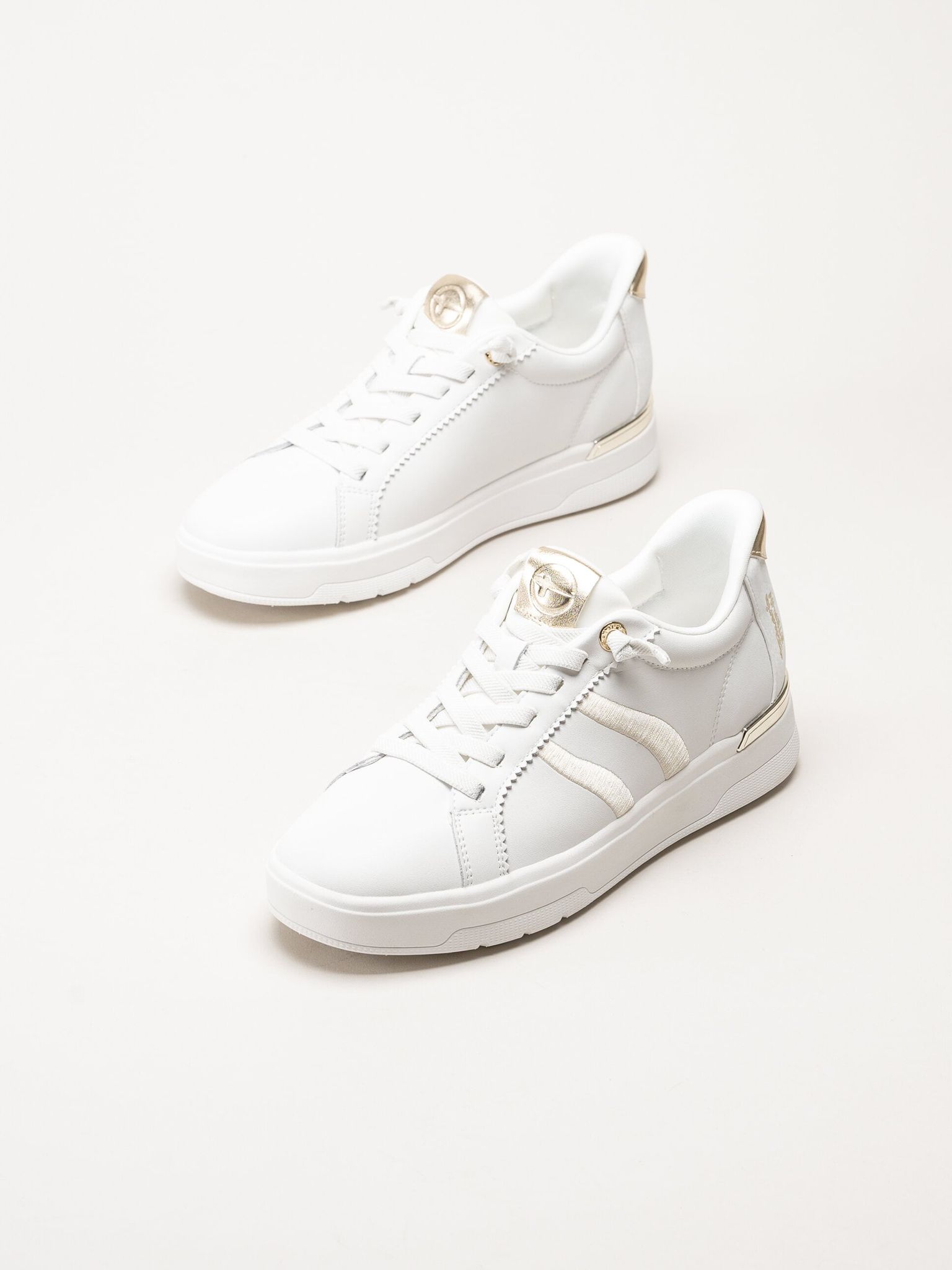 Tamaris - Wide fit - Vita sneakers i skinn