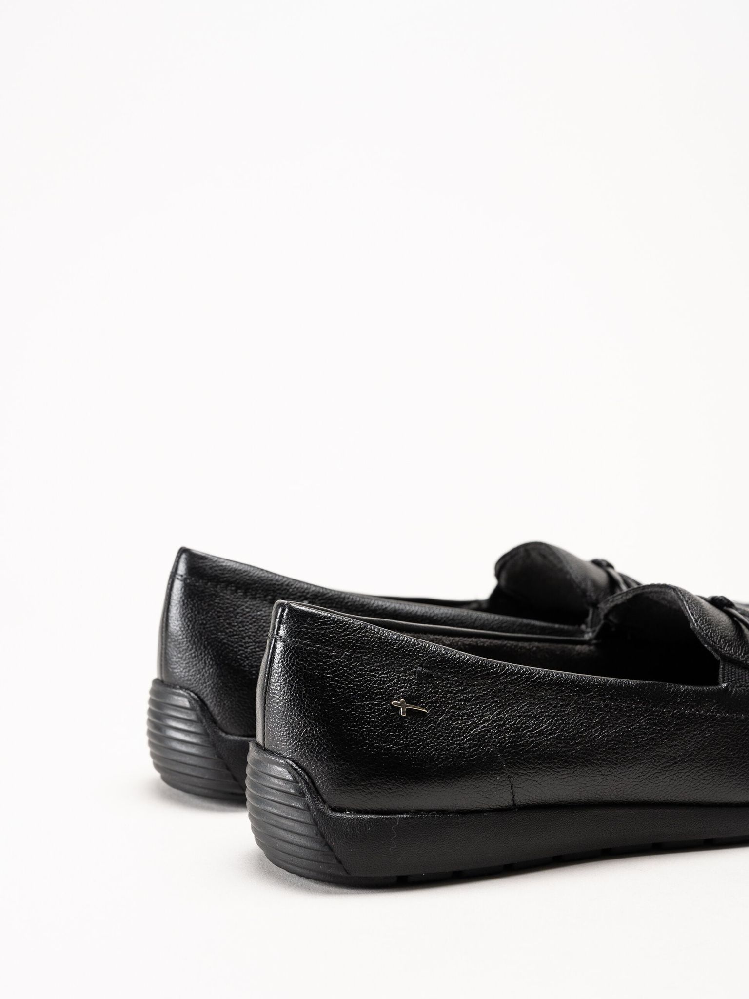 Tamaris Comfort - Svarta loafers i skinn