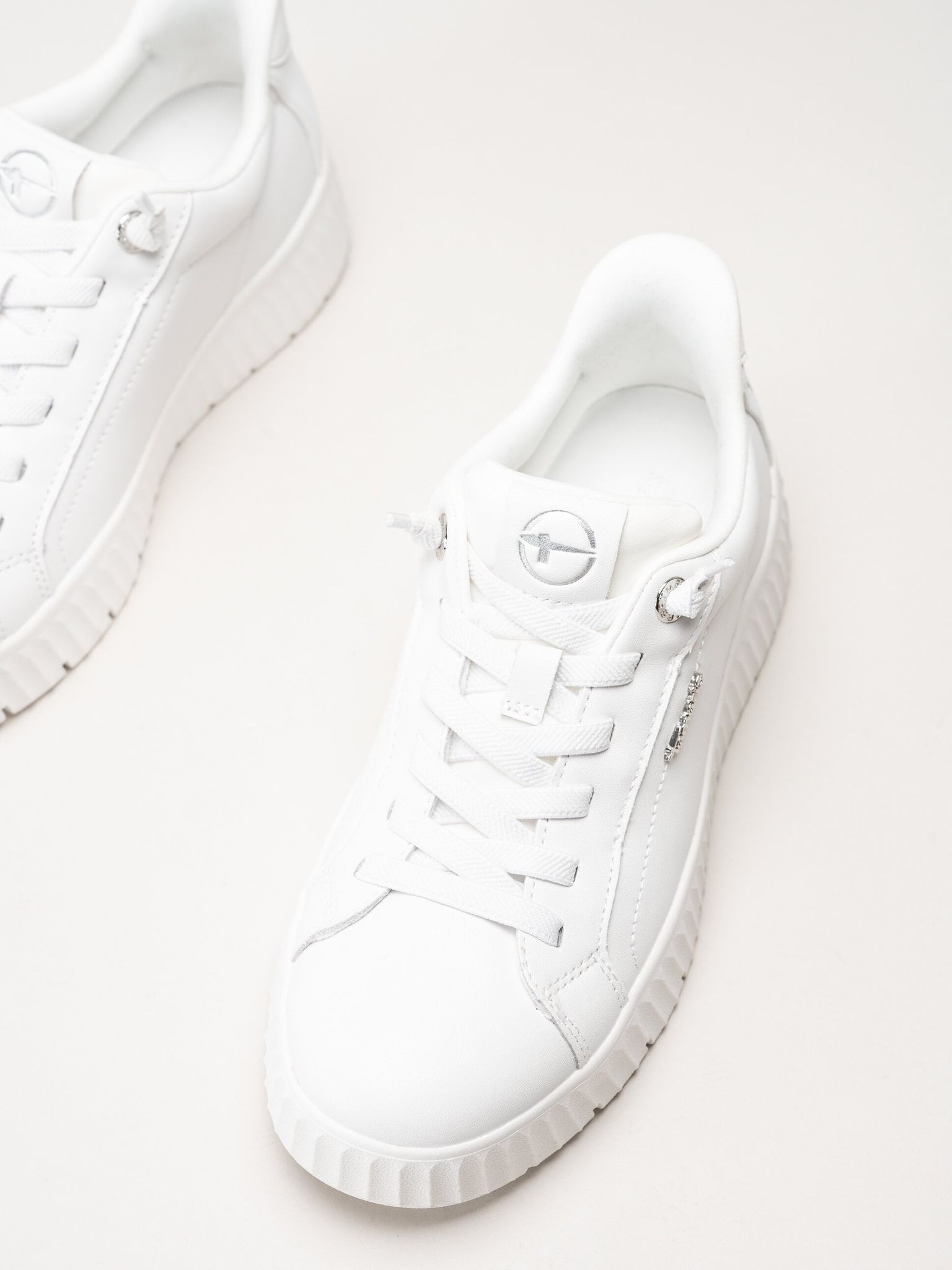 Tamaris Comfort - Vita sneakers i skinn