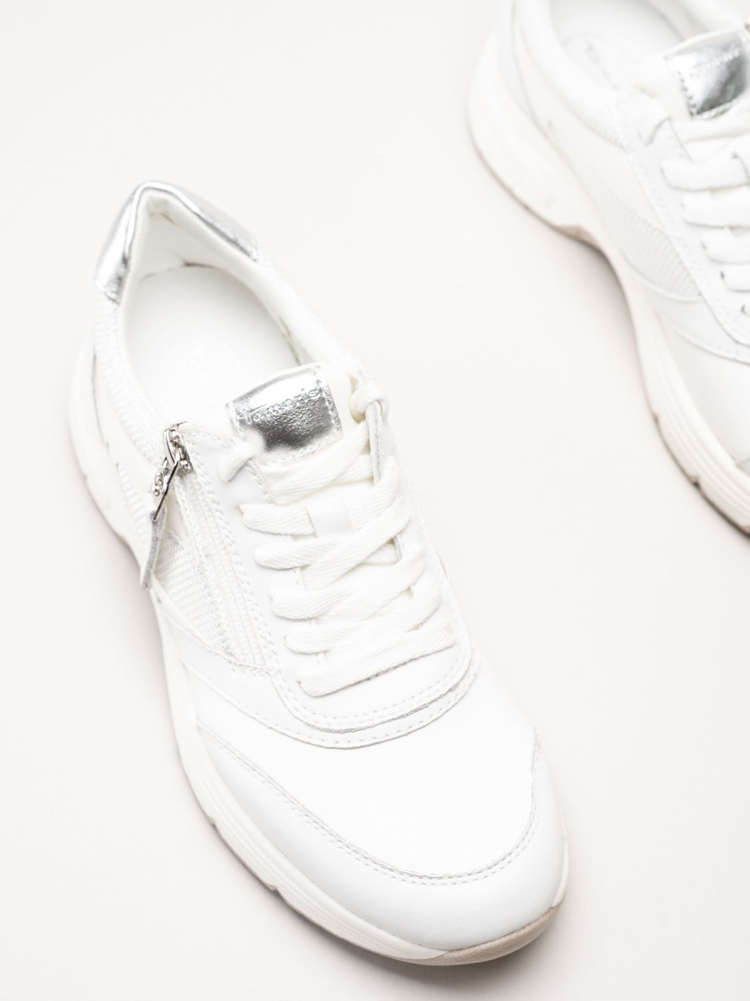 Tamaris Comfort - Vita sneakers i skinn