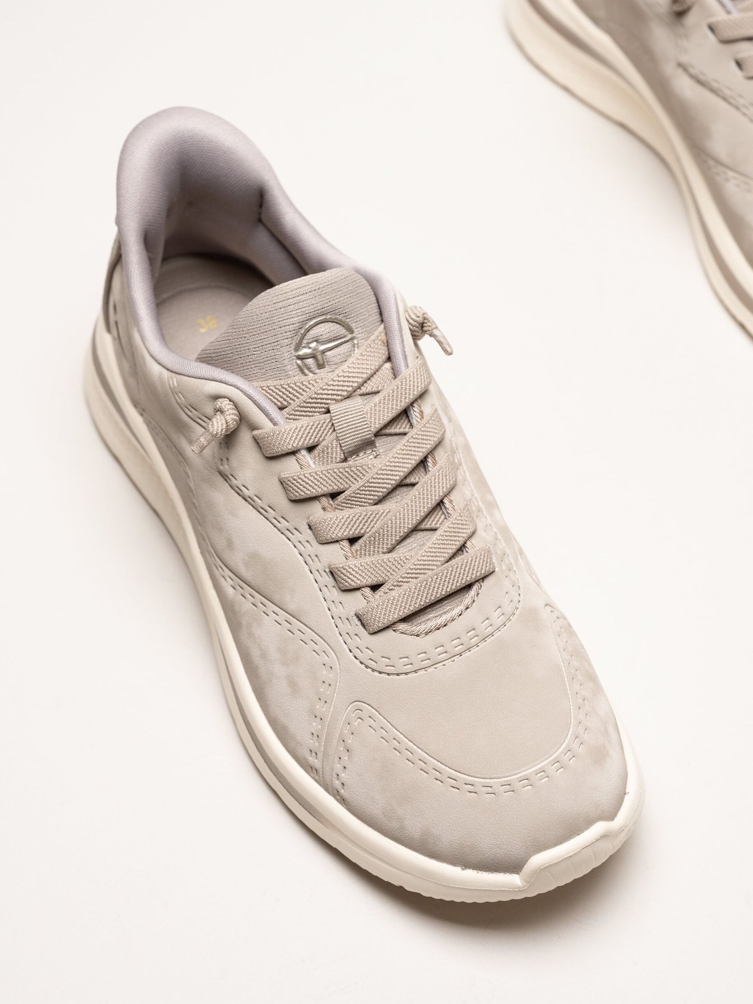 Tamaris Comfort - Beige sneakers i skinnimitation