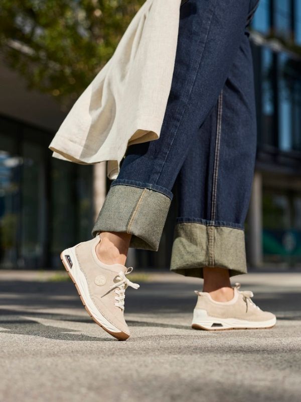 Rieker - Beige slip on skor