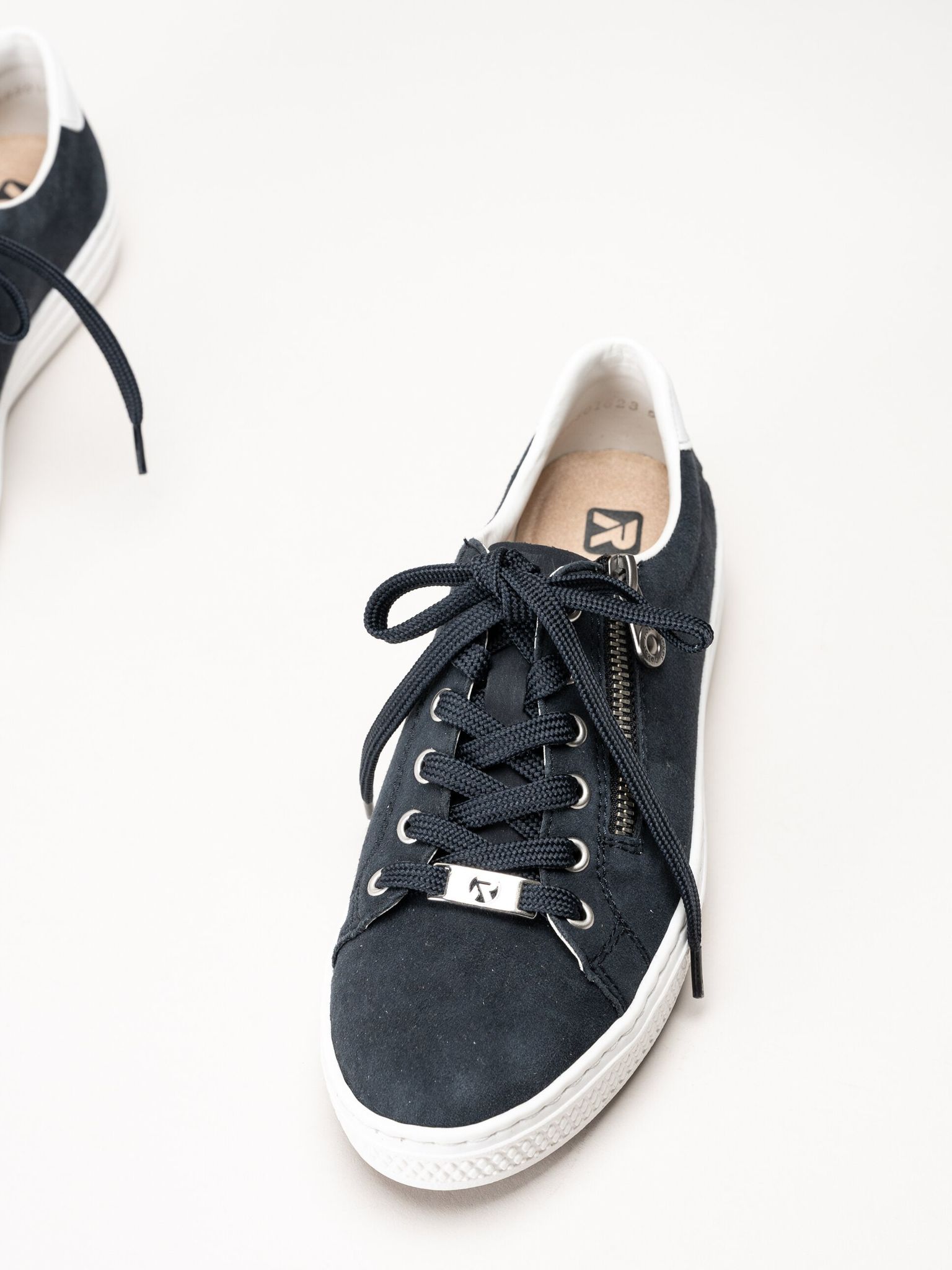 Rieker - Mörkblå sneakers med dragkedja