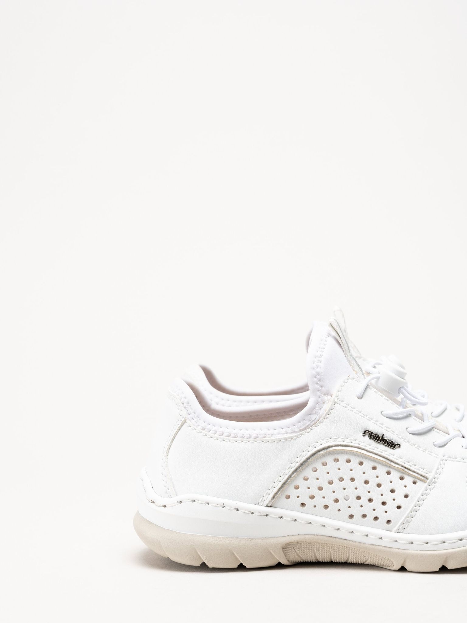 Rieker - Vita slip on skor i skinnimitation