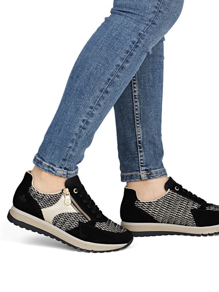 Rieker - Svarta sneakers i mocka och textil