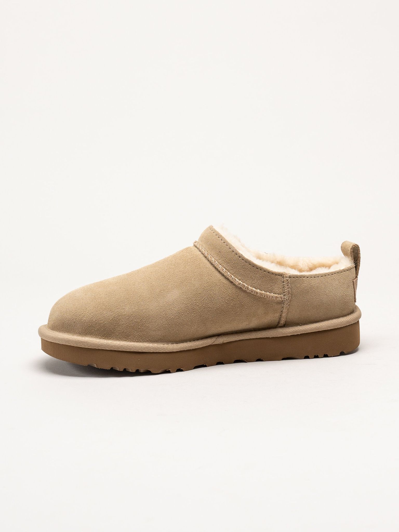UGG - W Classic Micro - Beige ullfodrade boots i mocka