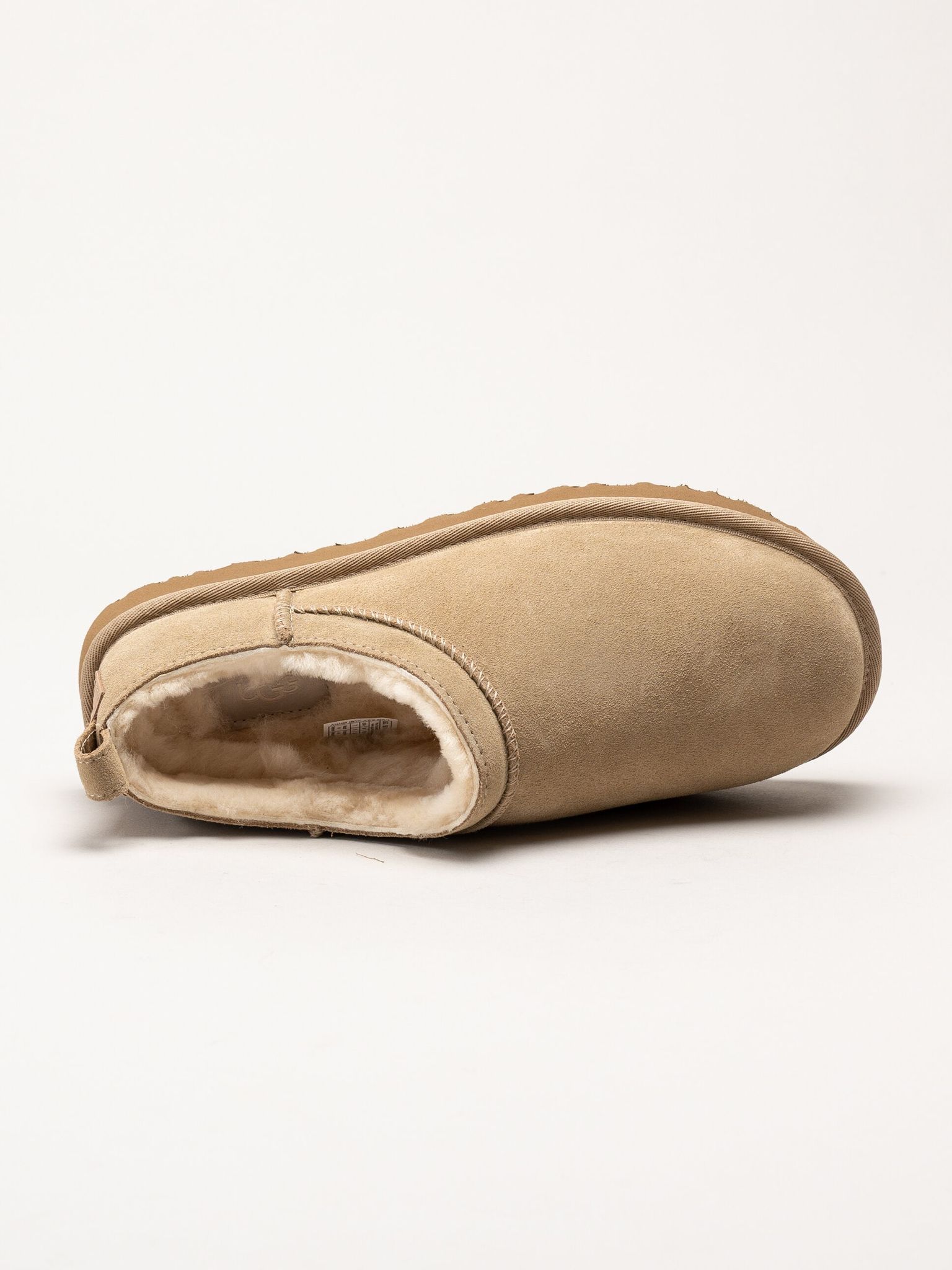 UGG - W Classic Micro - Beige ullfodrade boots i mocka