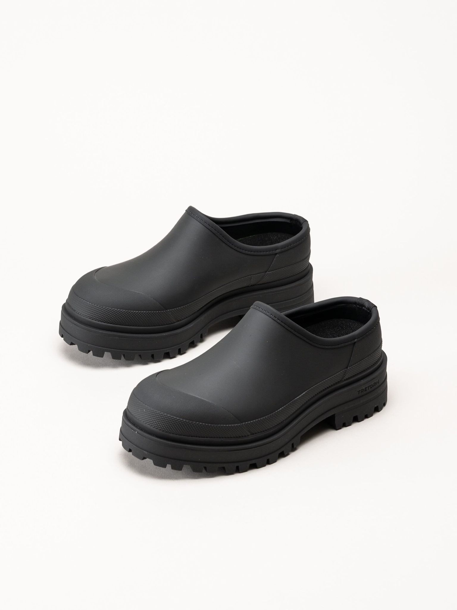 Tretorn - Ari Clog - Svarta slip on skor i naturgummi
