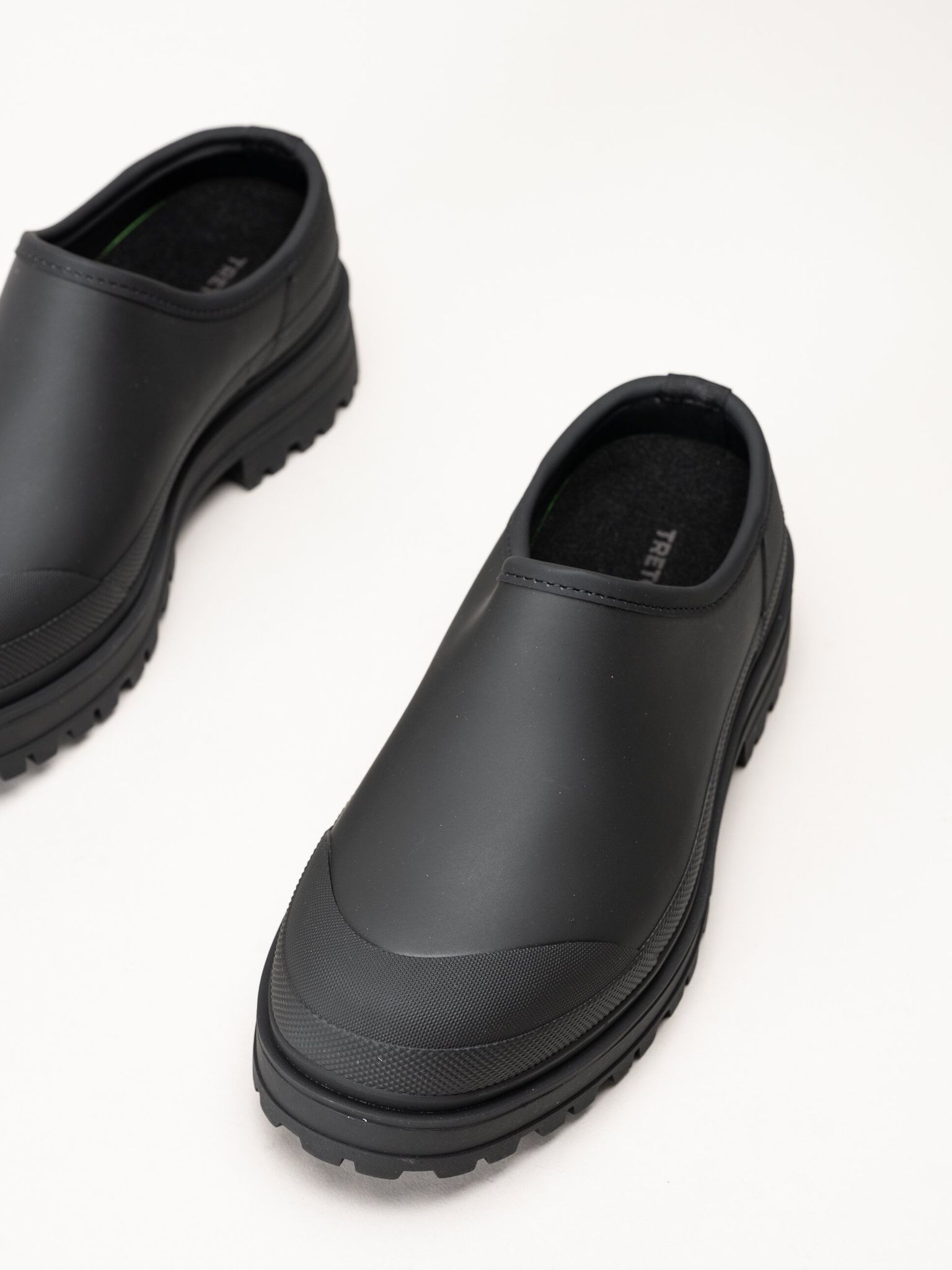 Tretorn - Ari Clog - Svarta slip on skor i naturgummi