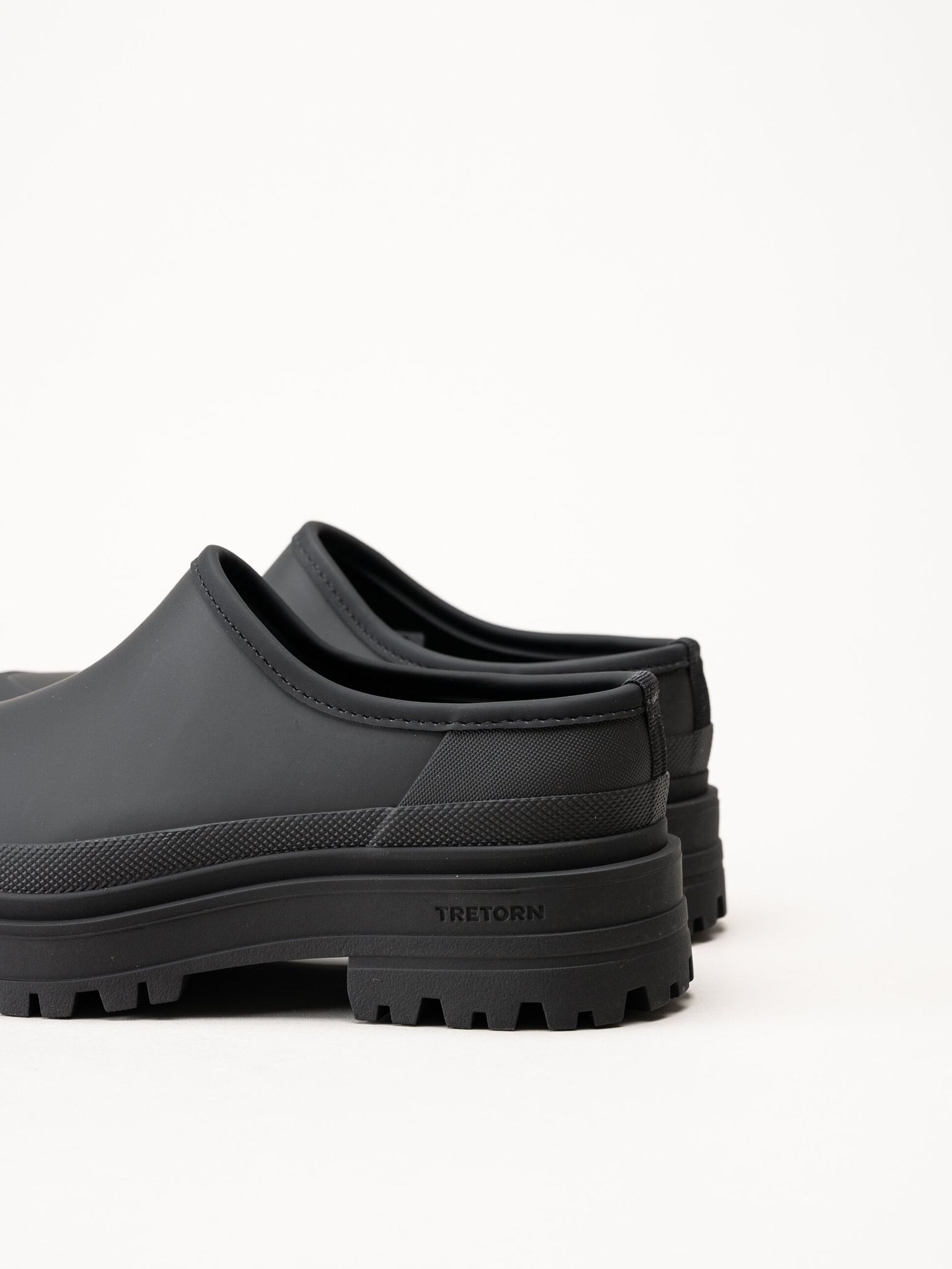 Tretorn - Ari Clog - Svarta slip on skor i naturgummi