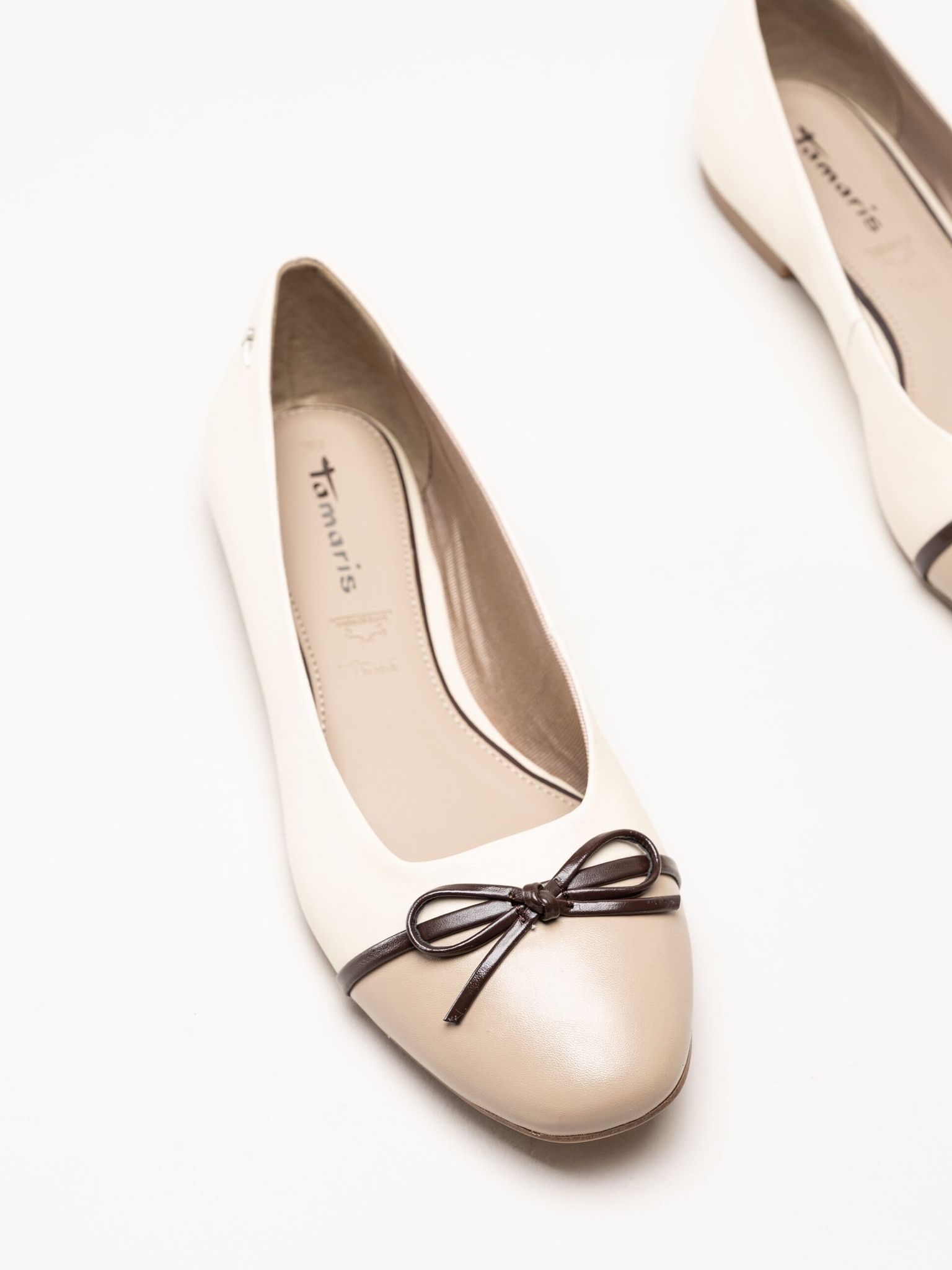 Tamaris - Beige ballerinaskor i skinn