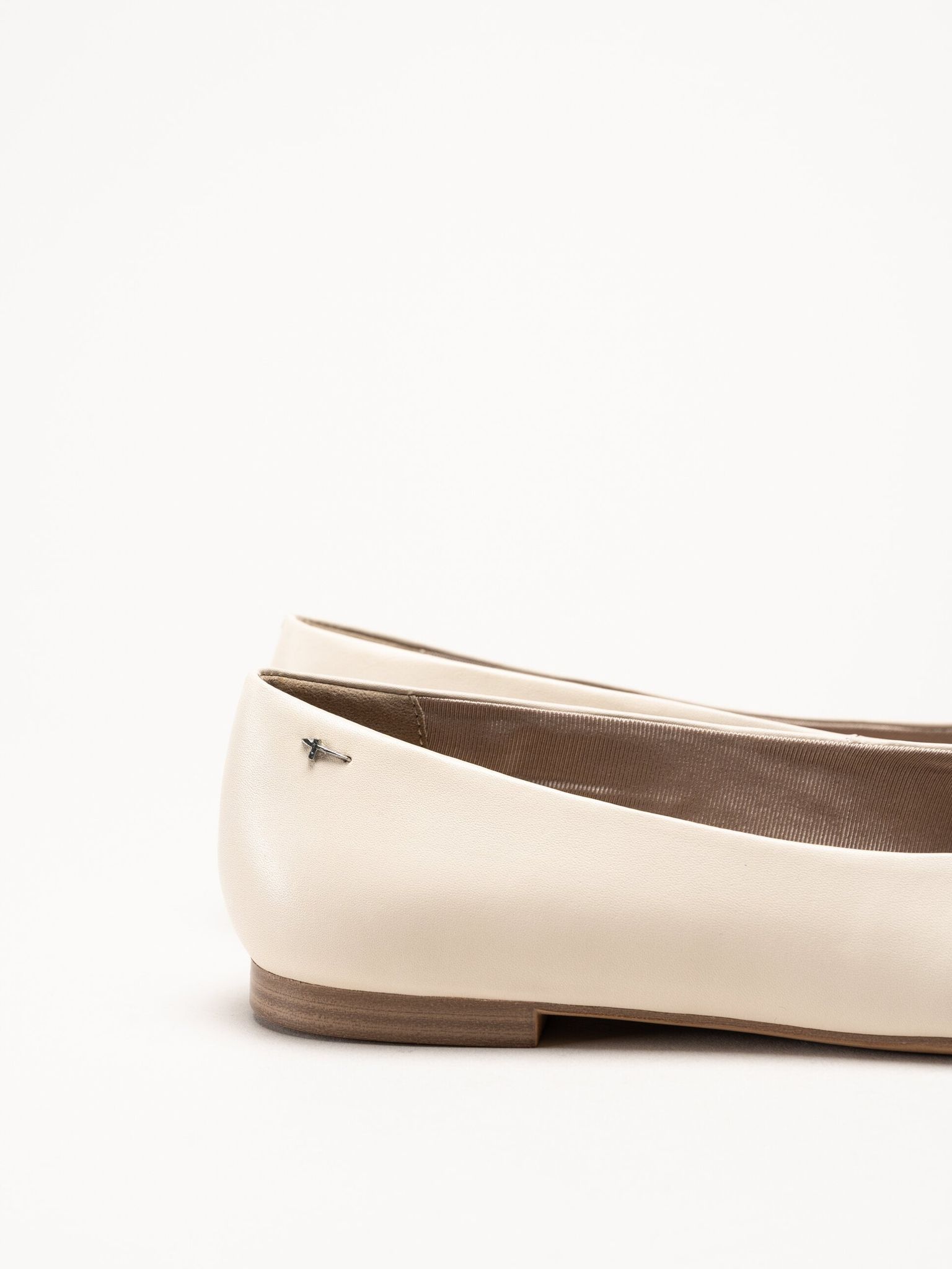 Tamaris - Beige ballerinaskor i skinn