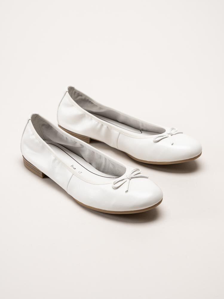 Tamaris - Vita ballerina i skinn