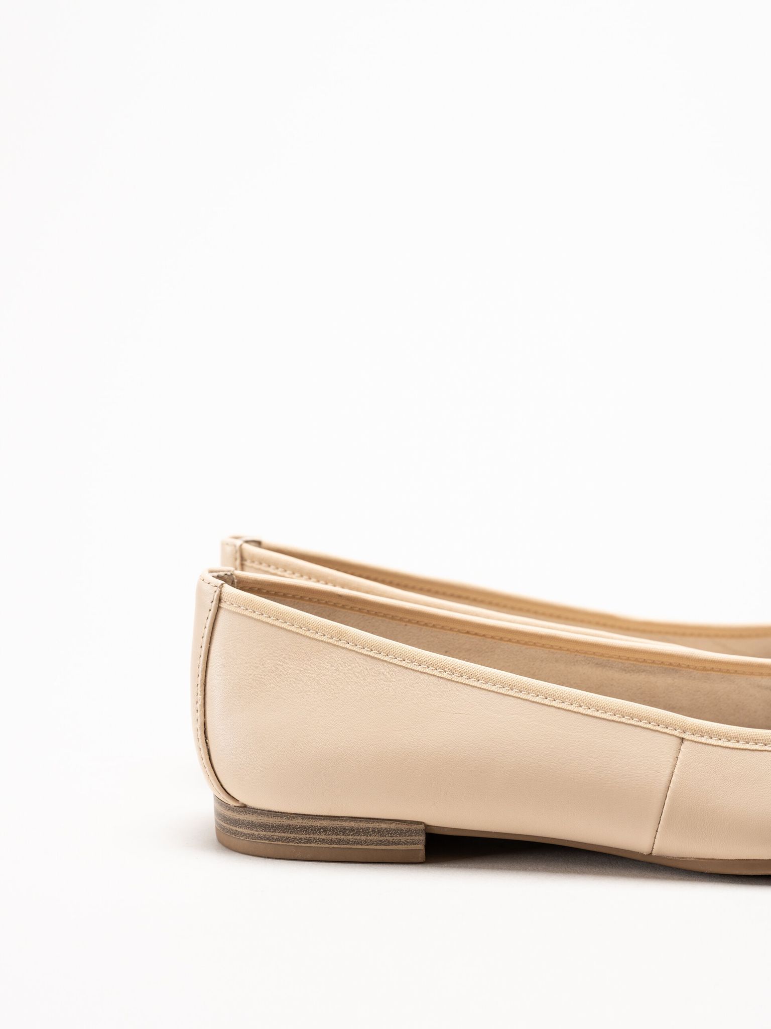 Tamaris - Beige ballerinaskor i skinn
