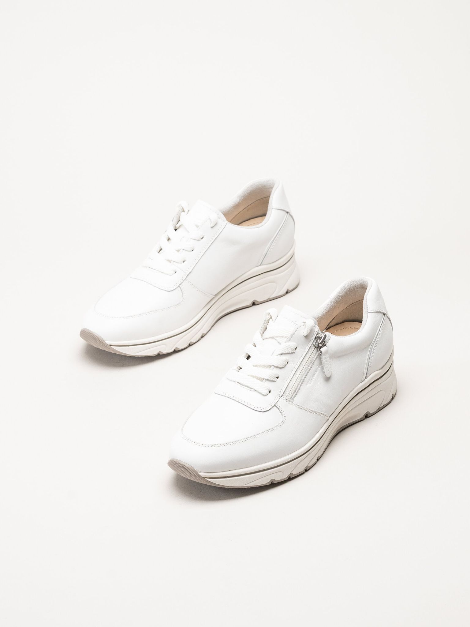 Tamaris - Vita sneakers i skinn