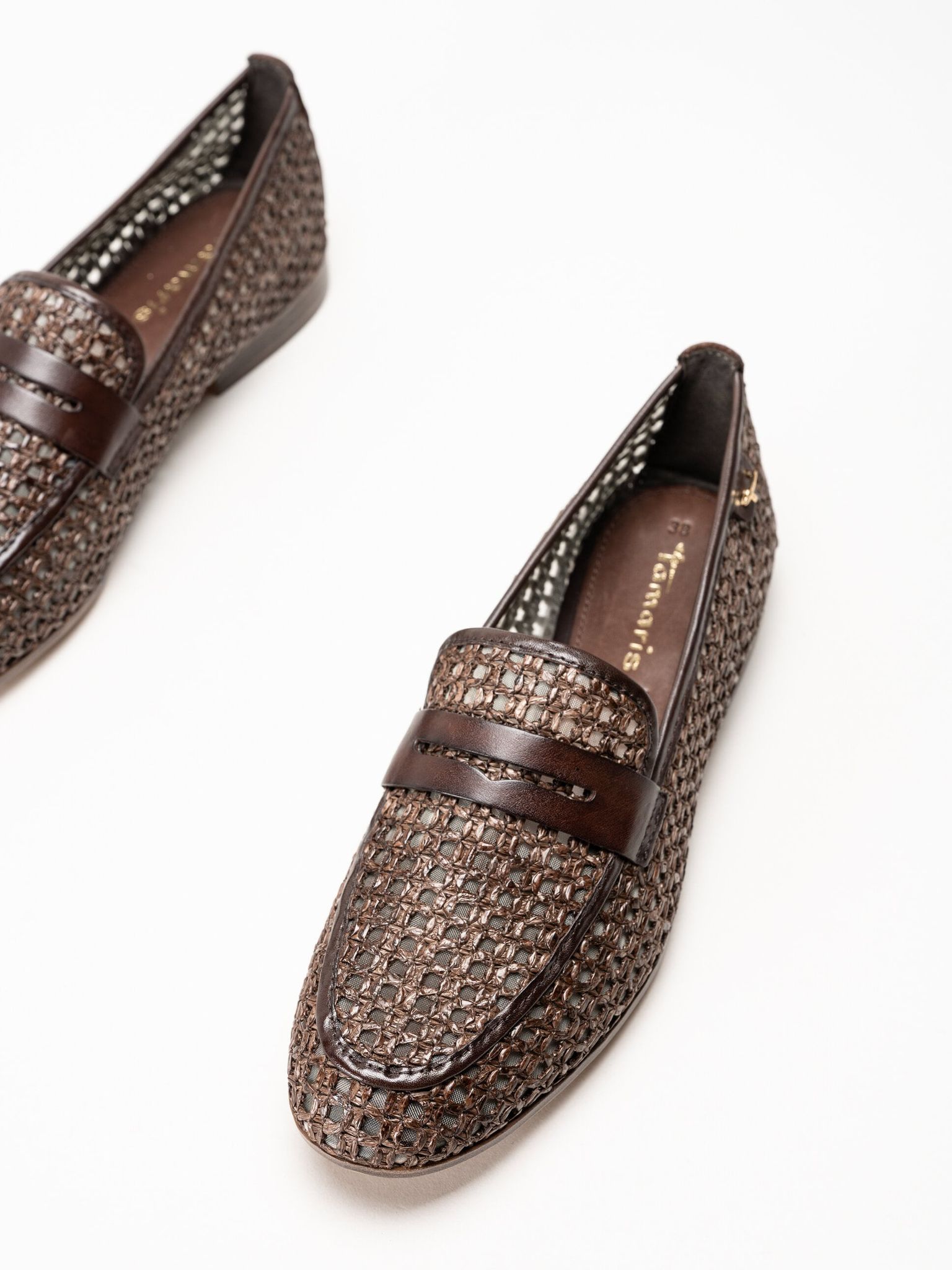 Tamaris - Mörkbruna loafers i skinn