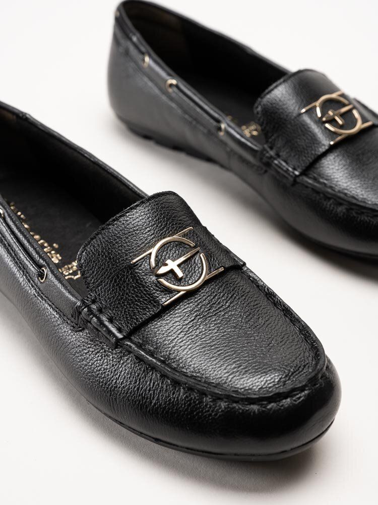 Tamaris - Svarta loafers i skinn