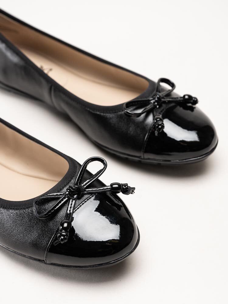 Caprice - Svarta ballerina i skinn