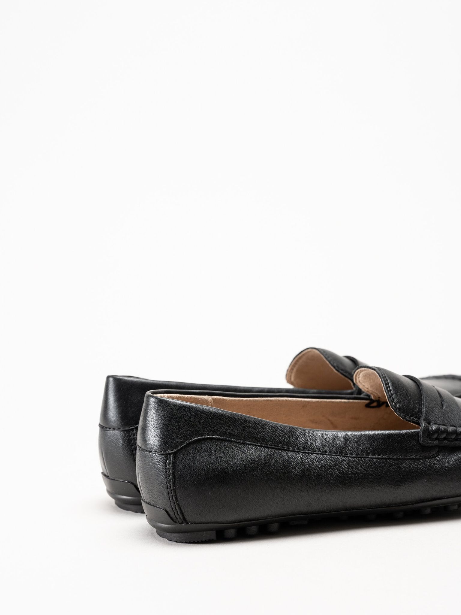 Caprice - Svarta loafers i skinn