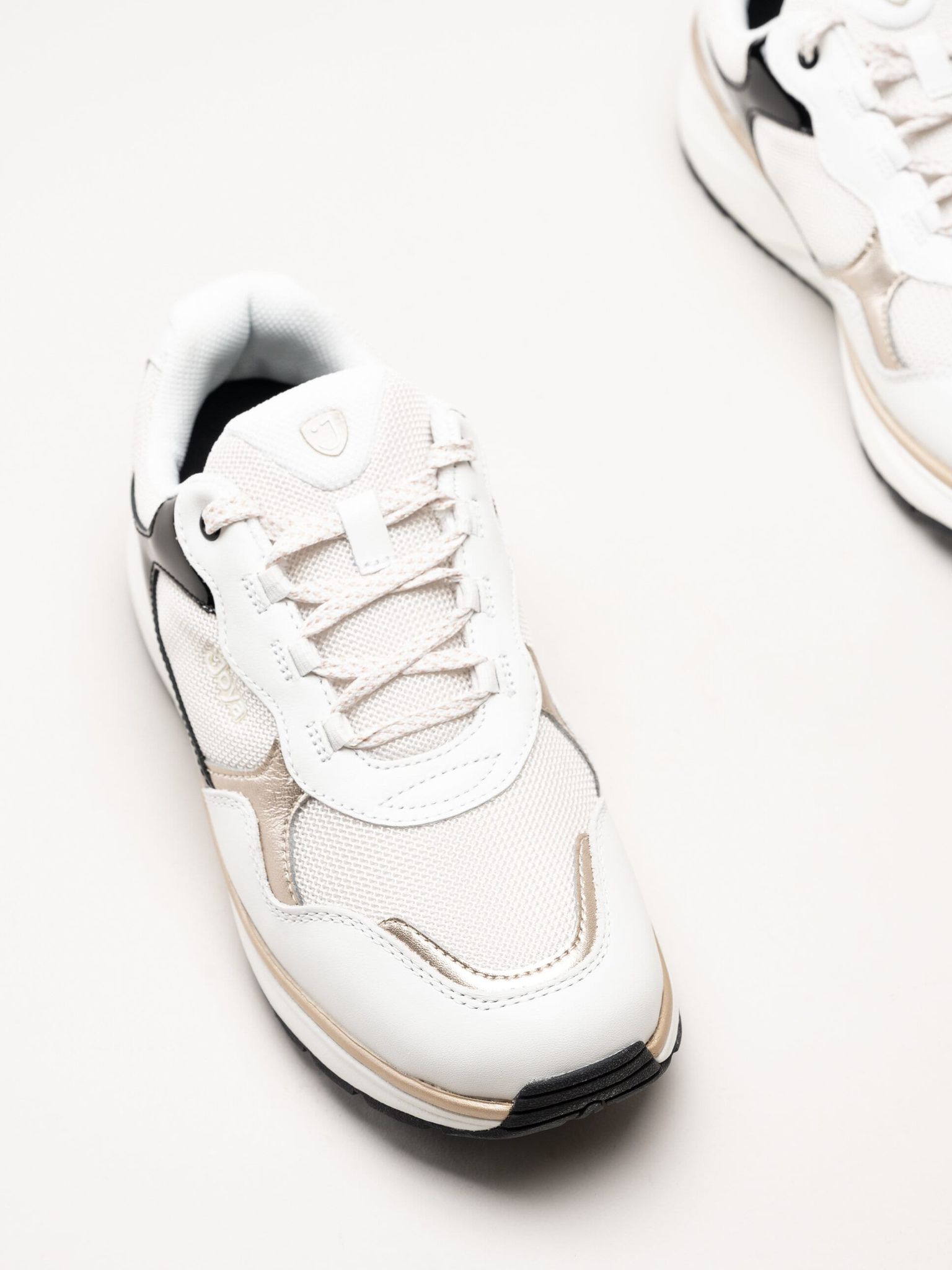 Joya - Tina III - Vita sneakers i skinn och mesh