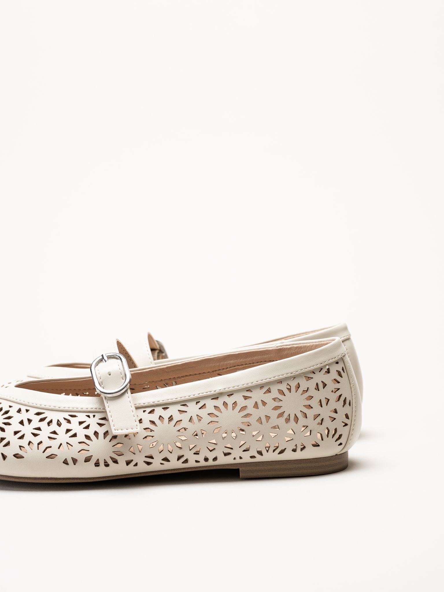 Marco Tozzi - Offwhite ballerinaskor med sleif