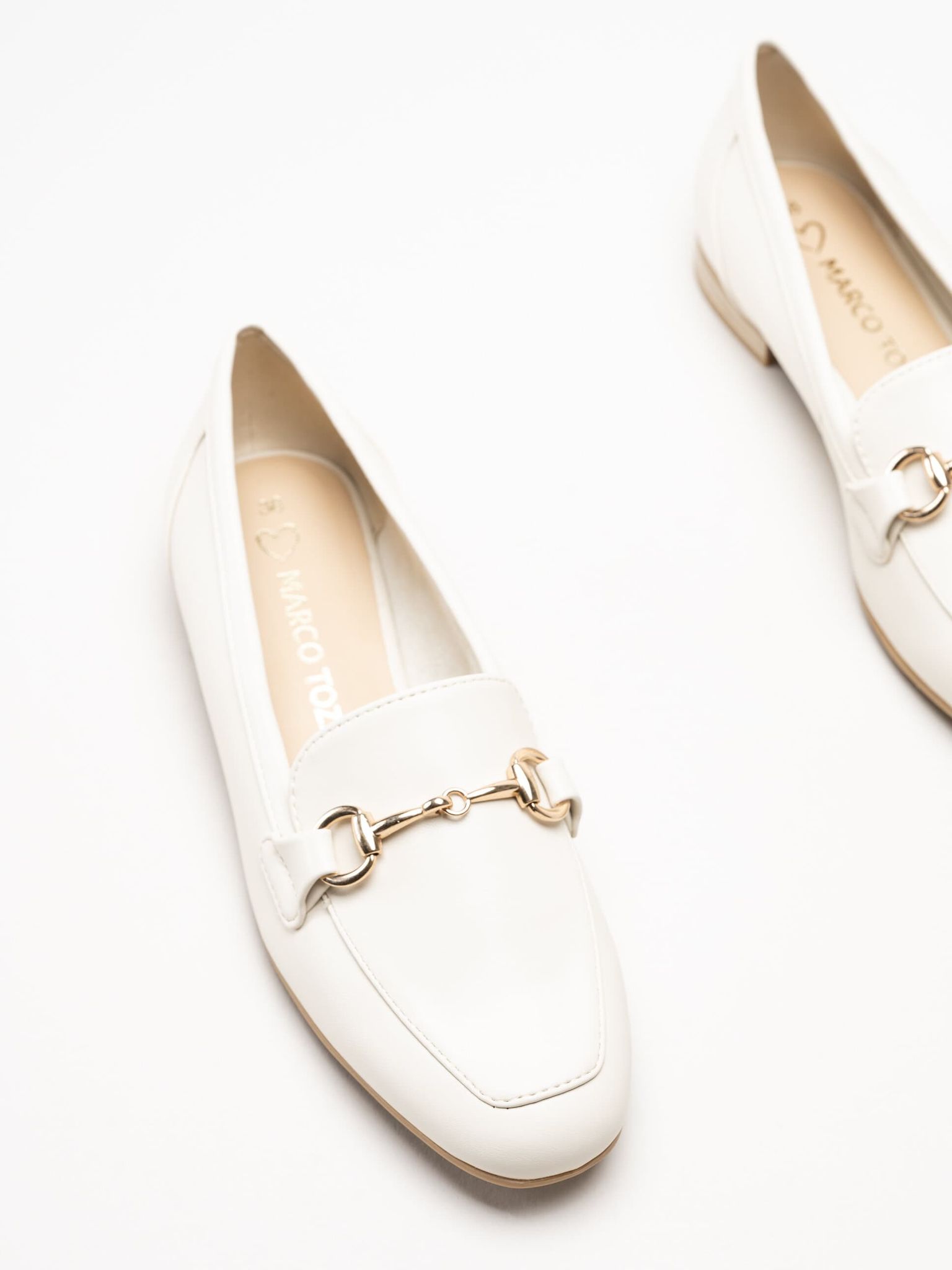 Marco Tozzi - Offwhite loafers i skinnimitation