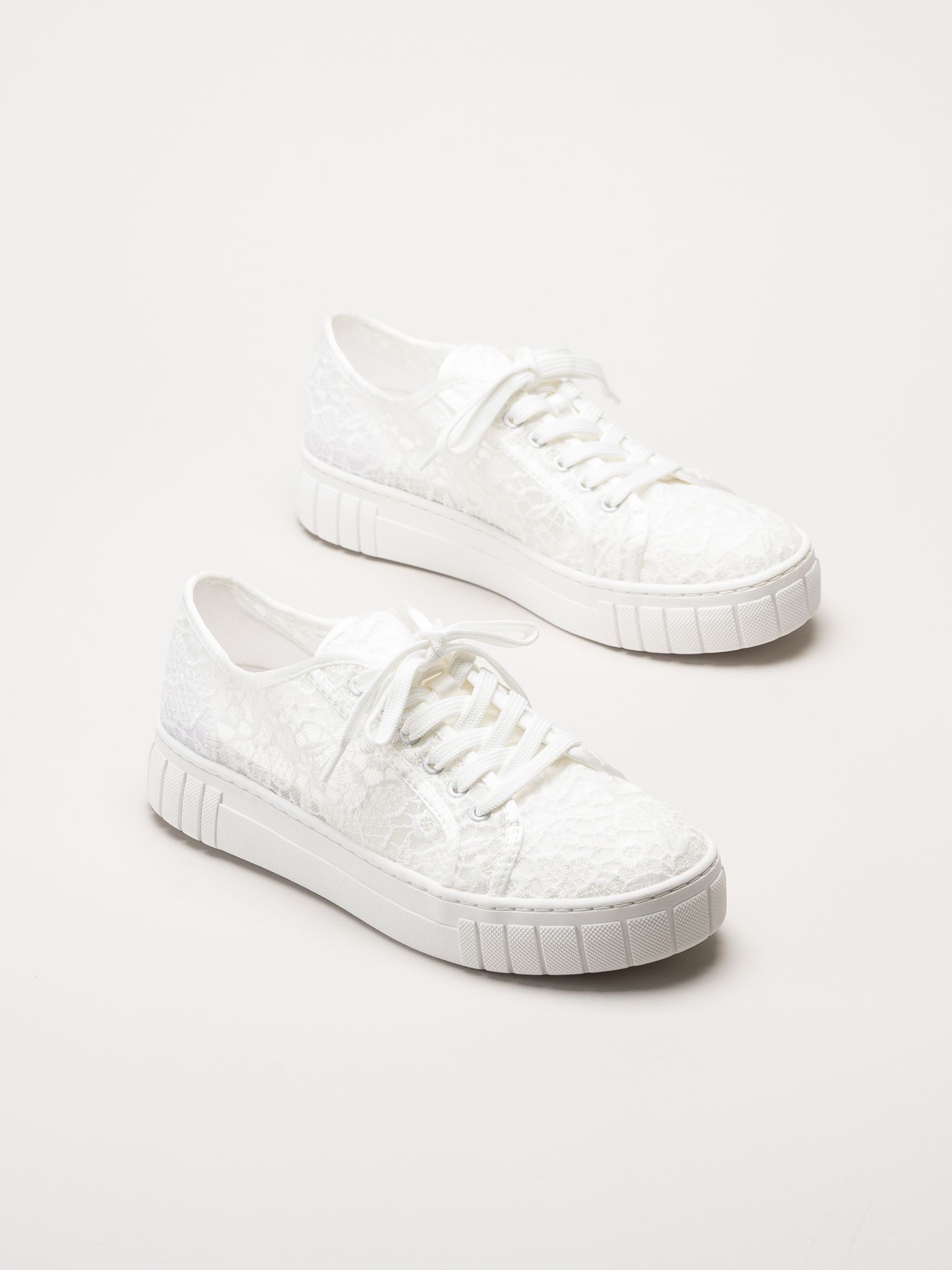 Marco Tozzi - Vita broderade snörskor